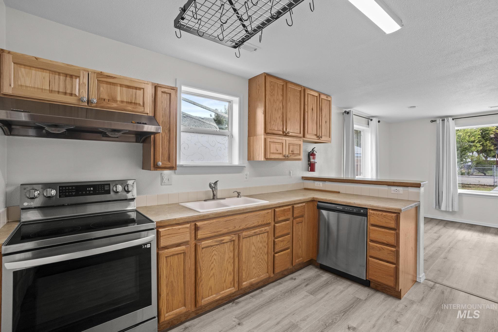 317 15th Ave N, Nampa, Idaho 83687, 4 Bedrooms, 2.5 Bathrooms, Residential For Sale, Price $350,000,MLS 98999447