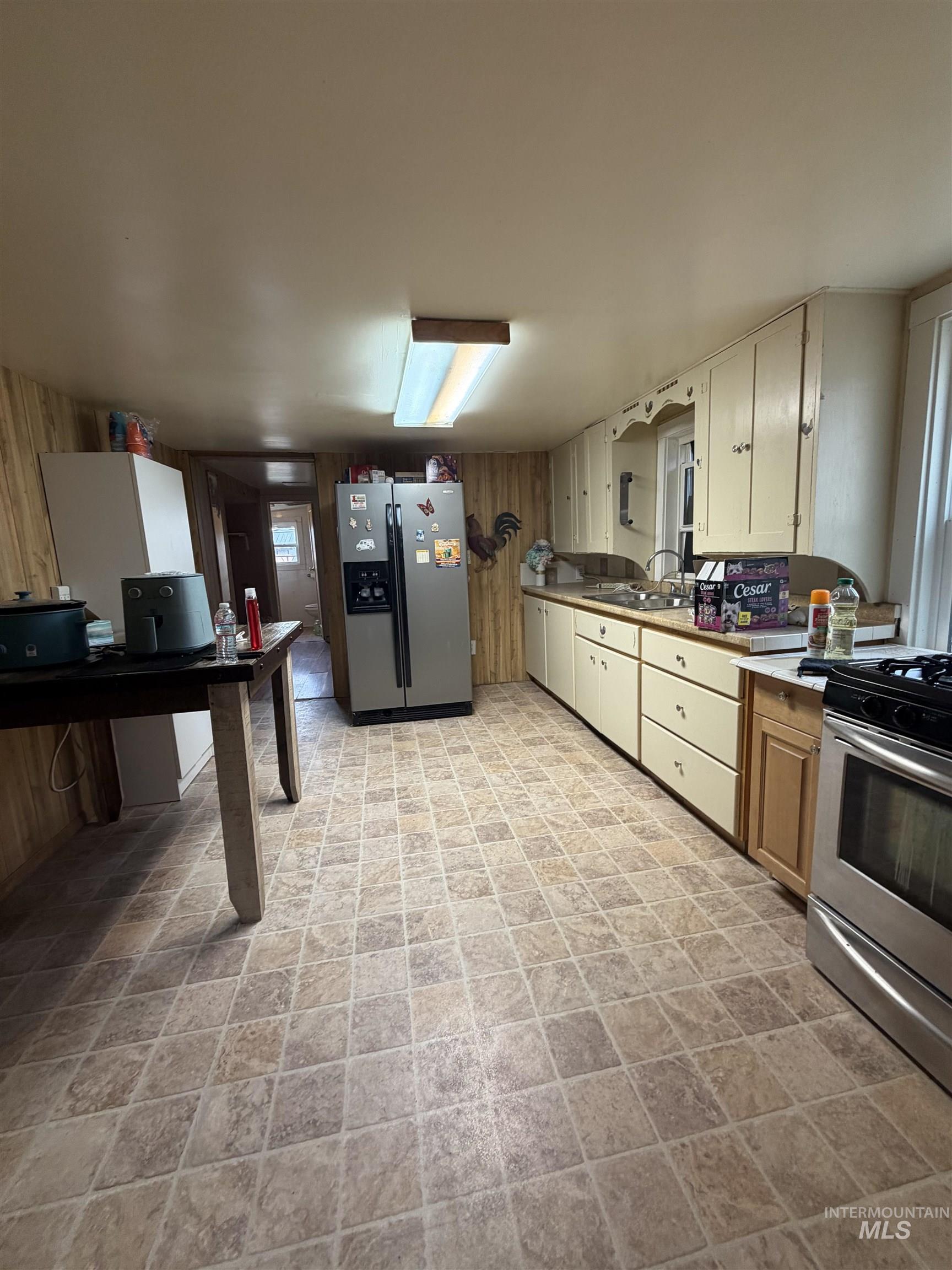 457 E Galloway Ave, Weiser, Idaho 83672, 2 Bedrooms, 1 Bathroom, Residential For Sale, Price $245,000, 98999460