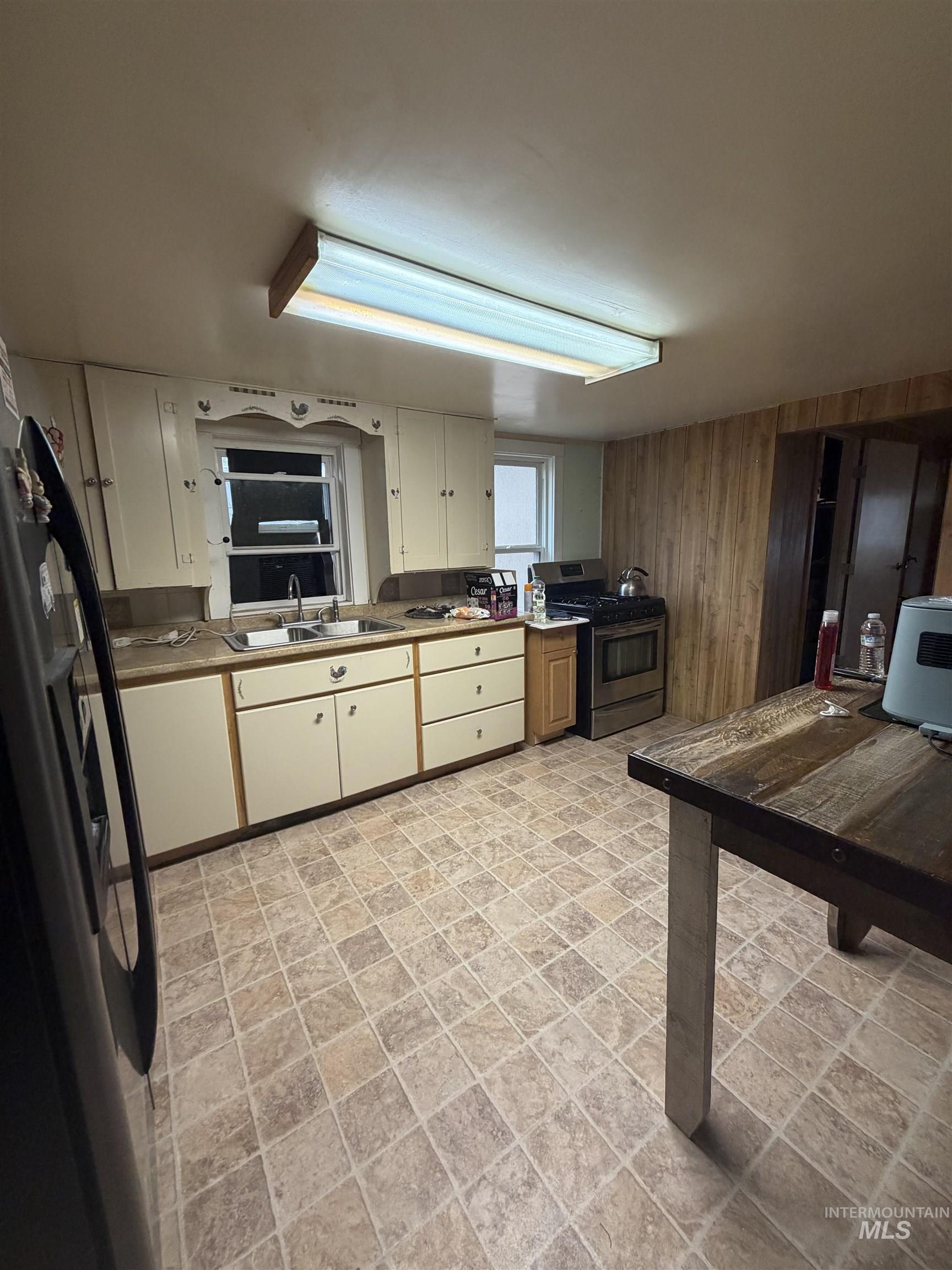 457 E Galloway Ave, Weiser, Idaho 83672, 2 Bedrooms, 1 Bathroom, Residential For Sale, Price $245,000, 98999460