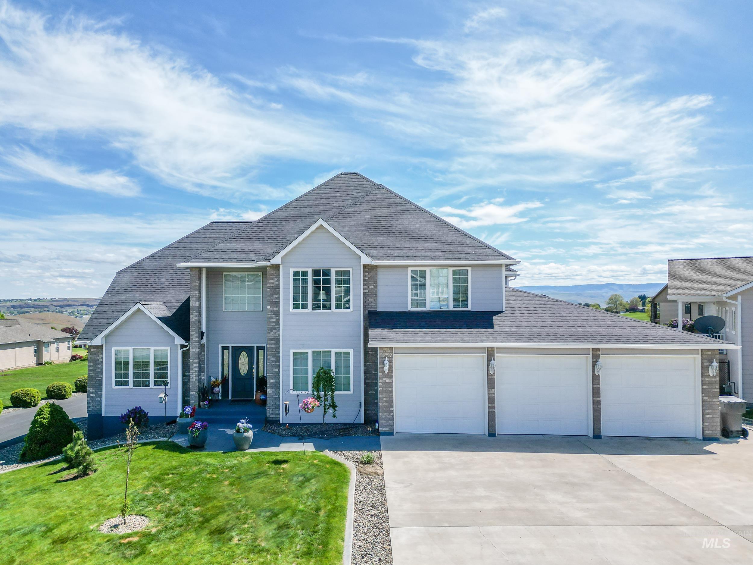 3535 Quailridge Dr, Clarkston, Washington 99403, 3 Bedrooms, 2.5 Bathrooms, Residential For Sale, Price $629,000,MLS 98999474