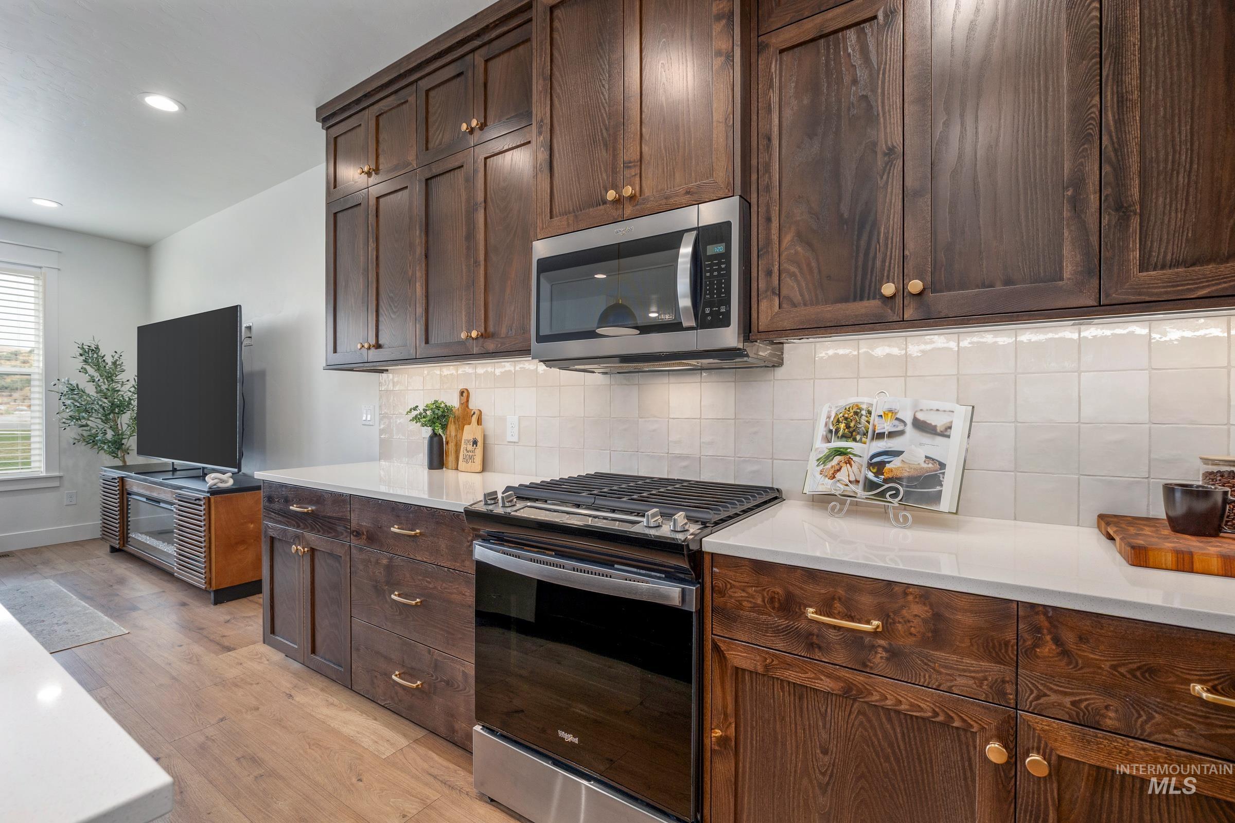 6200 N Holly Springs Ln, Eagle, Idaho 83616, 3 Bedrooms, 2.5 Bathrooms, Residential For Sale, Price $465,000, 98999481