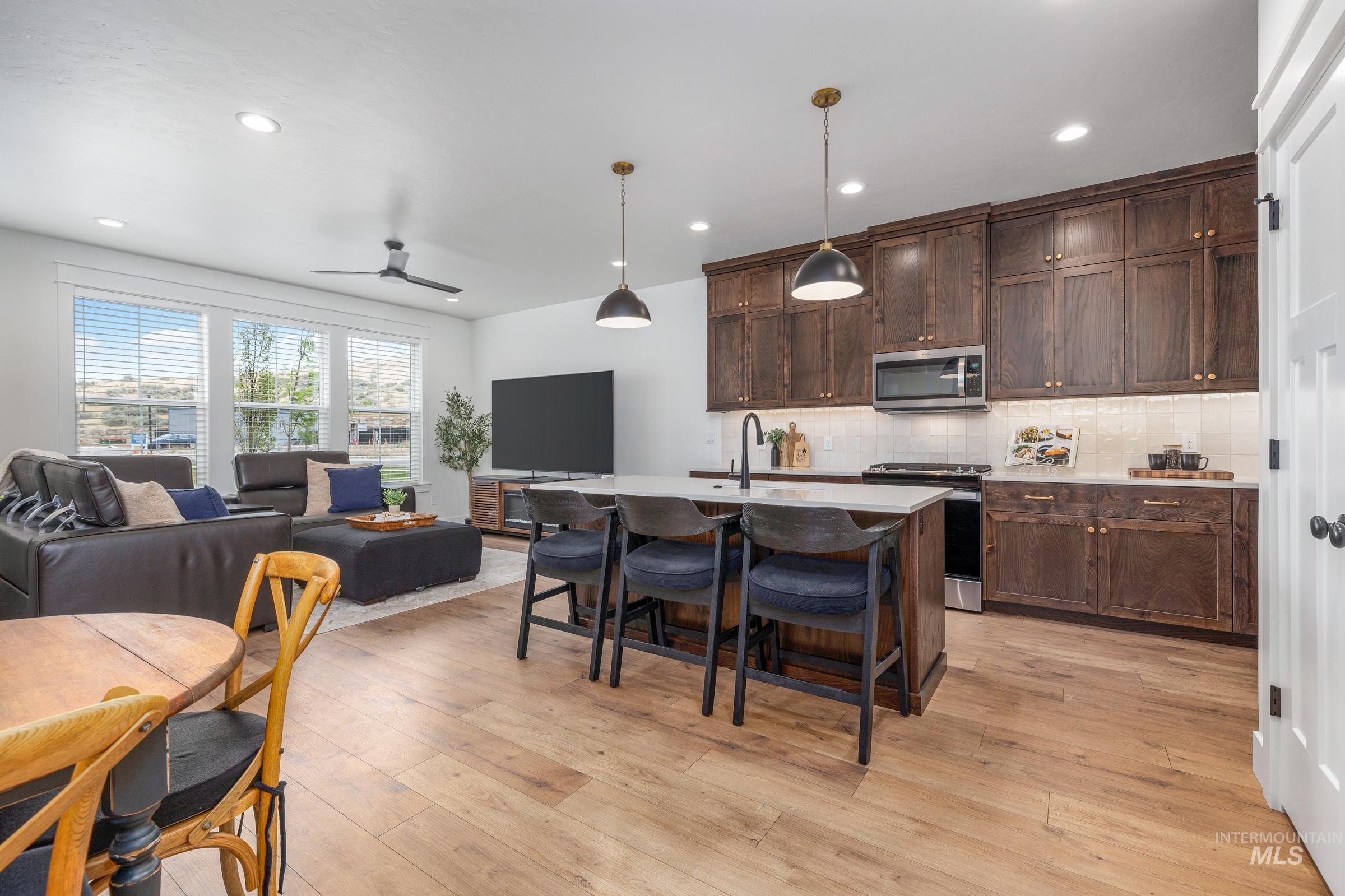 6200 N Holly Springs Ln, Eagle, Idaho 83616, 3 Bedrooms, 2.5 Bathrooms, Residential For Sale, Price $465,000, 98999481