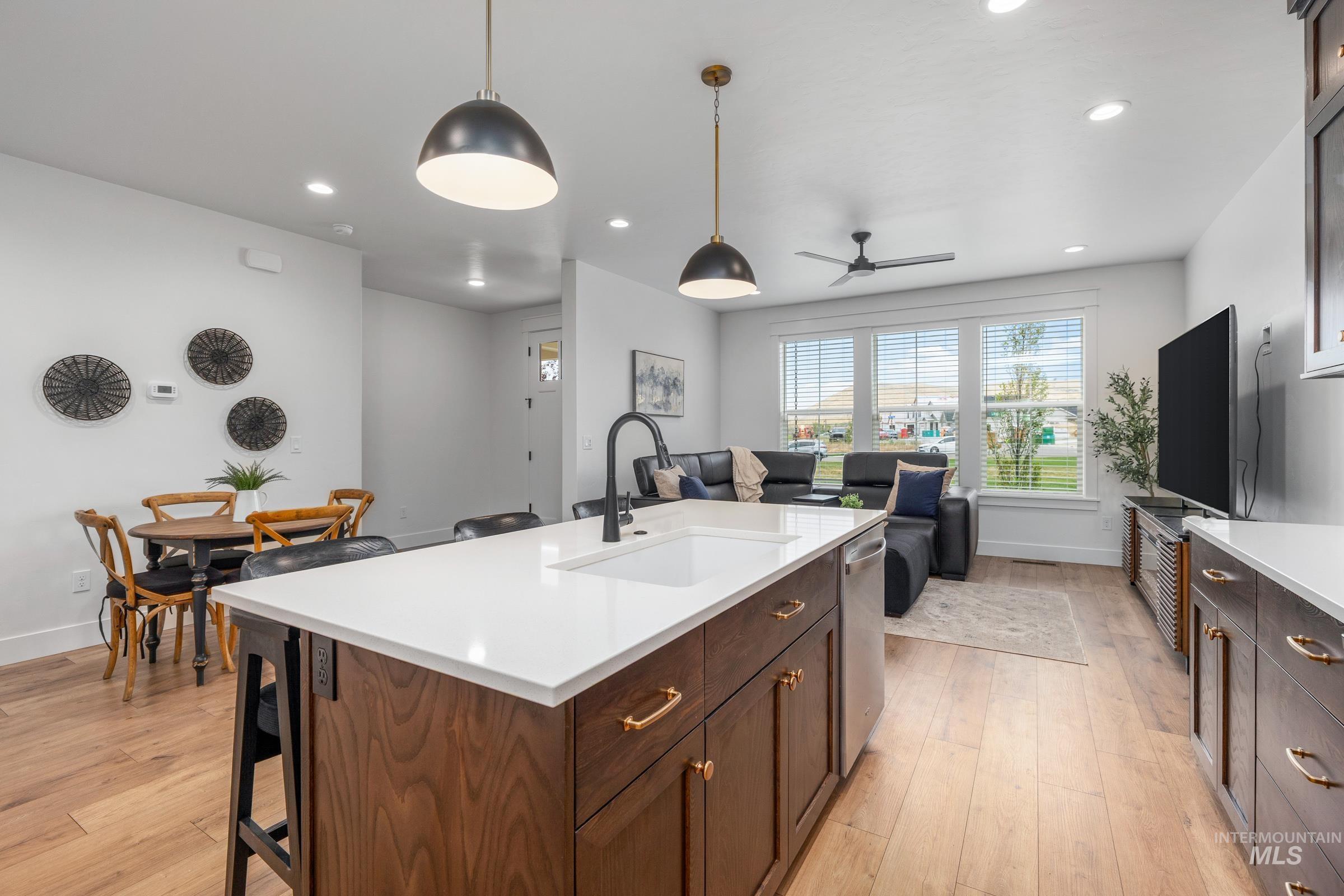 6200 N Holly Springs Ln, Eagle, Idaho 83616, 3 Bedrooms, 2.5 Bathrooms, Residential For Sale, Price $465,000, 98999481