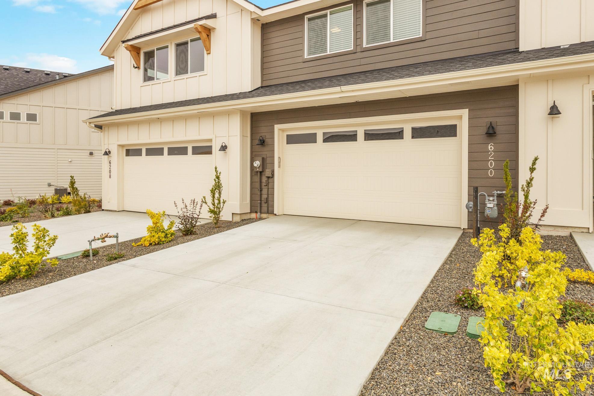 6200 N Holly Springs Ln, Eagle, Idaho 83616, 3 Bedrooms, 2.5 Bathrooms, Residential For Sale, Price $465,000, 98999481