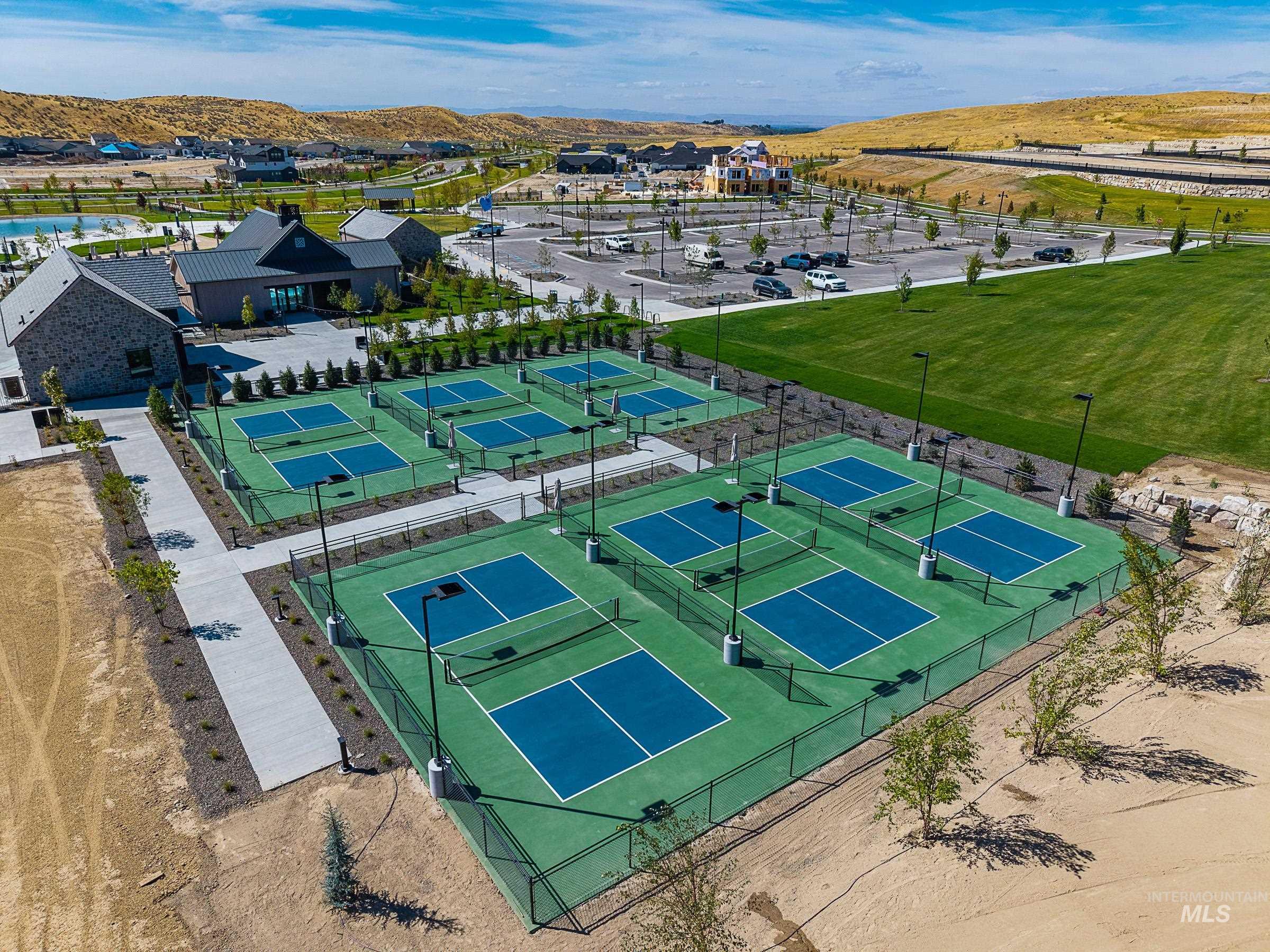 6200 N Holly Springs Ln, Eagle, Idaho 83616, 3 Bedrooms, 2.5 Bathrooms, Residential For Sale, Price $465,000, 98999481