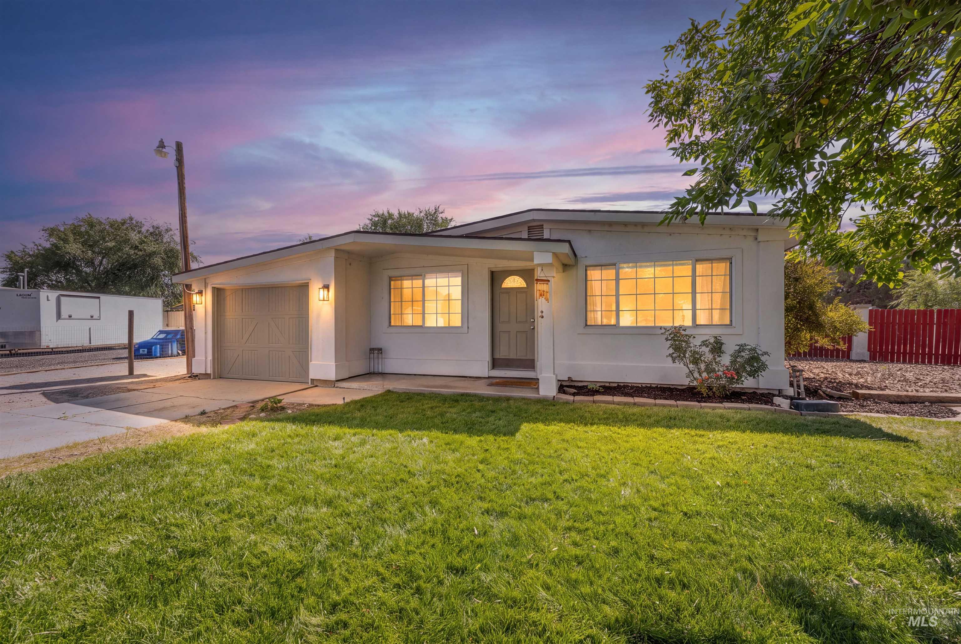 10563 W Silver Fox Dr, Boise, Idaho 83709, 3 Bedrooms, 1 Bathroom, Residential For Sale, Price $385,000,MLS 98999490