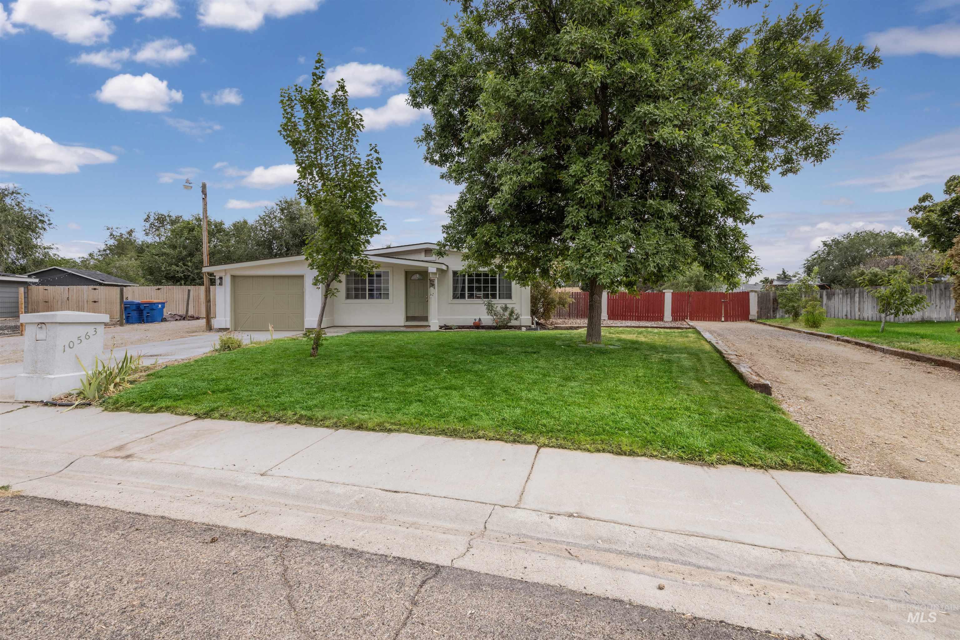 10563 W Silver Fox Dr, Boise, Idaho 83709, 3 Bedrooms, 1 Bathroom, Residential For Sale, Price $385,000,MLS 98999490