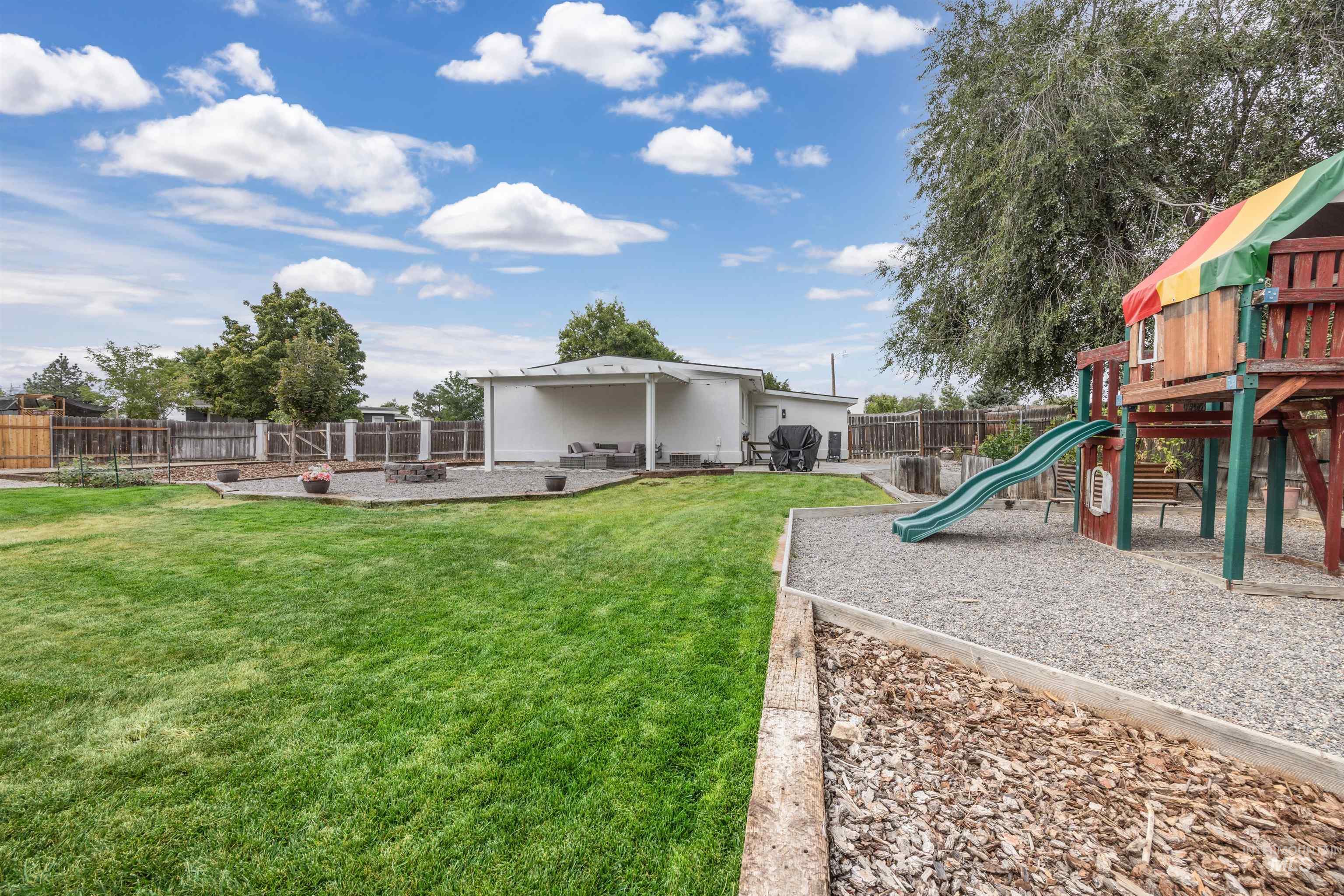 10563 W Silver Fox Dr, Boise, Idaho 83709, 3 Bedrooms, 1 Bathroom, Residential For Sale, Price $385,000,MLS 98999490