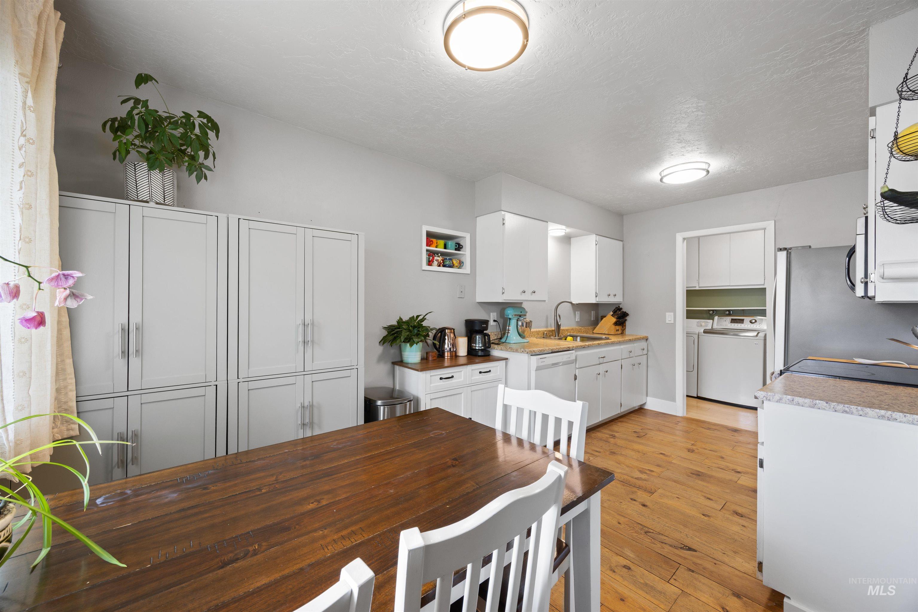 10563 W Silver Fox Dr, Boise, Idaho 83709, 3 Bedrooms, 1 Bathroom, Residential For Sale, Price $385,000,MLS 98999490
