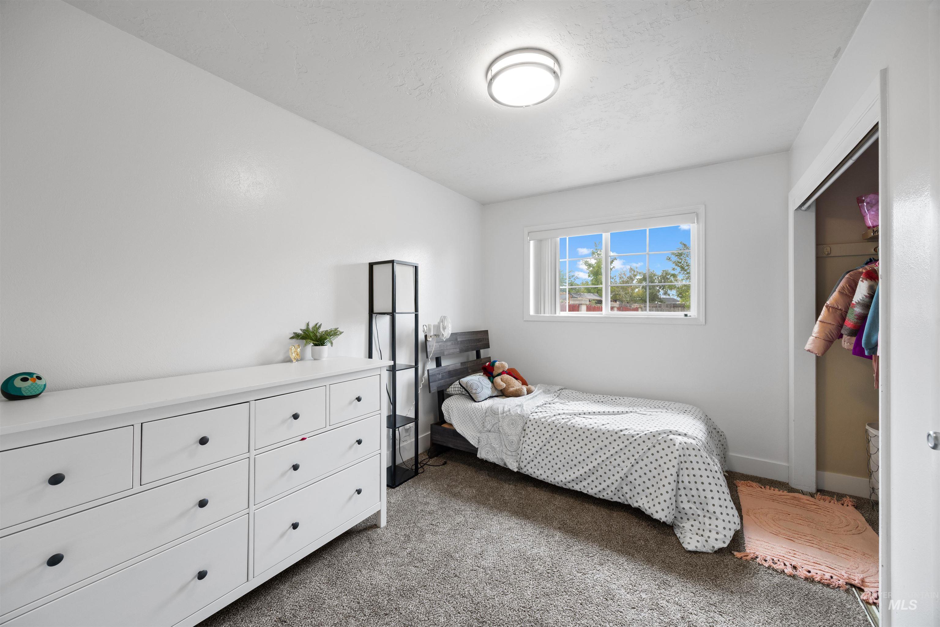 10563 W Silver Fox Dr, Boise, Idaho 83709, 3 Bedrooms, 1 Bathroom, Residential For Sale, Price $385,000,MLS 98999490