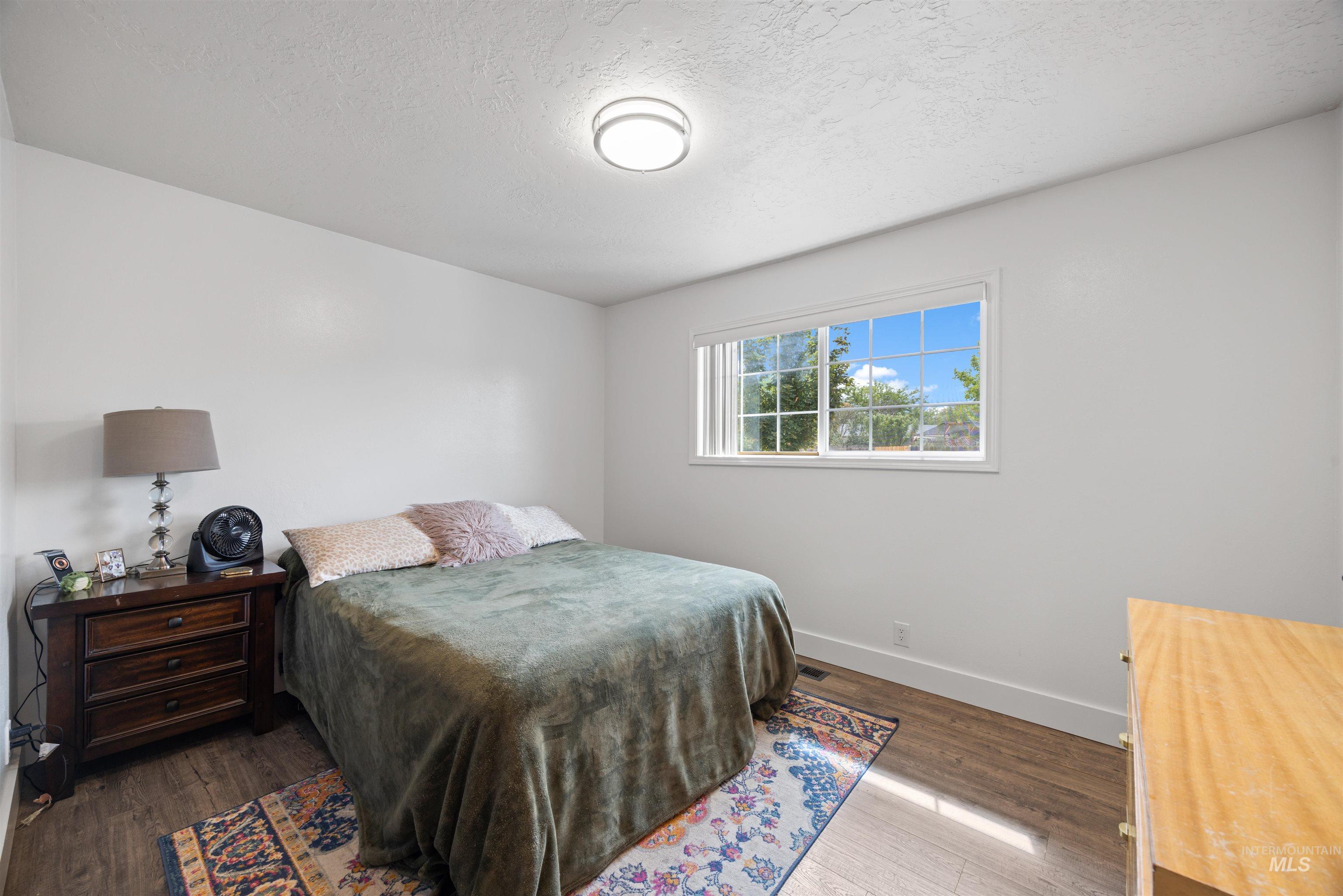 10563 W Silver Fox Dr, Boise, Idaho 83709, 3 Bedrooms, 1 Bathroom, Residential For Sale, Price $385,000,MLS 98999490