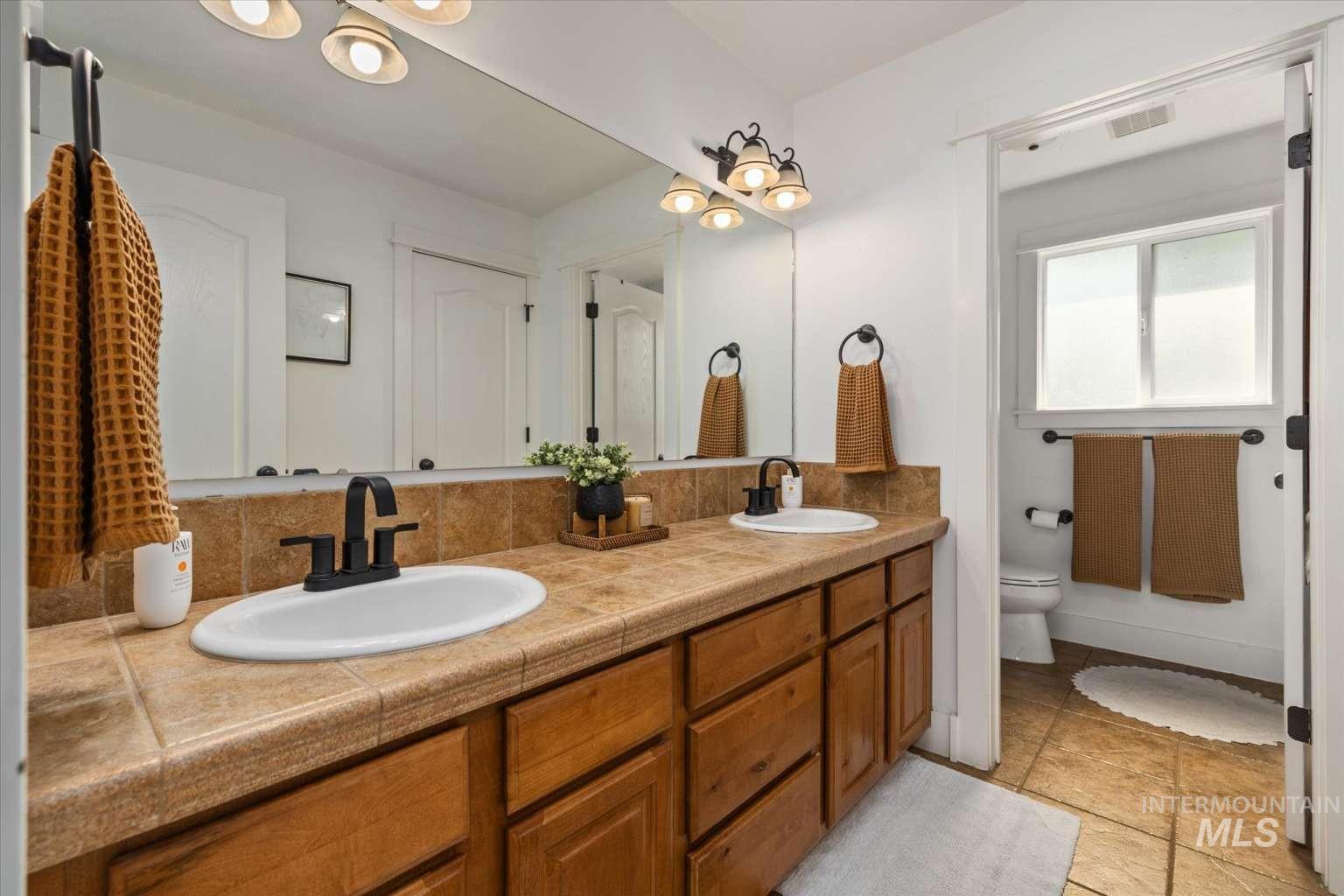 853 W Mountain Ash Loop, Nampa, Idaho 83686, 4 Bedrooms, 4 Bathrooms, Residential For Sale, Price $599,000,MLS 98999494