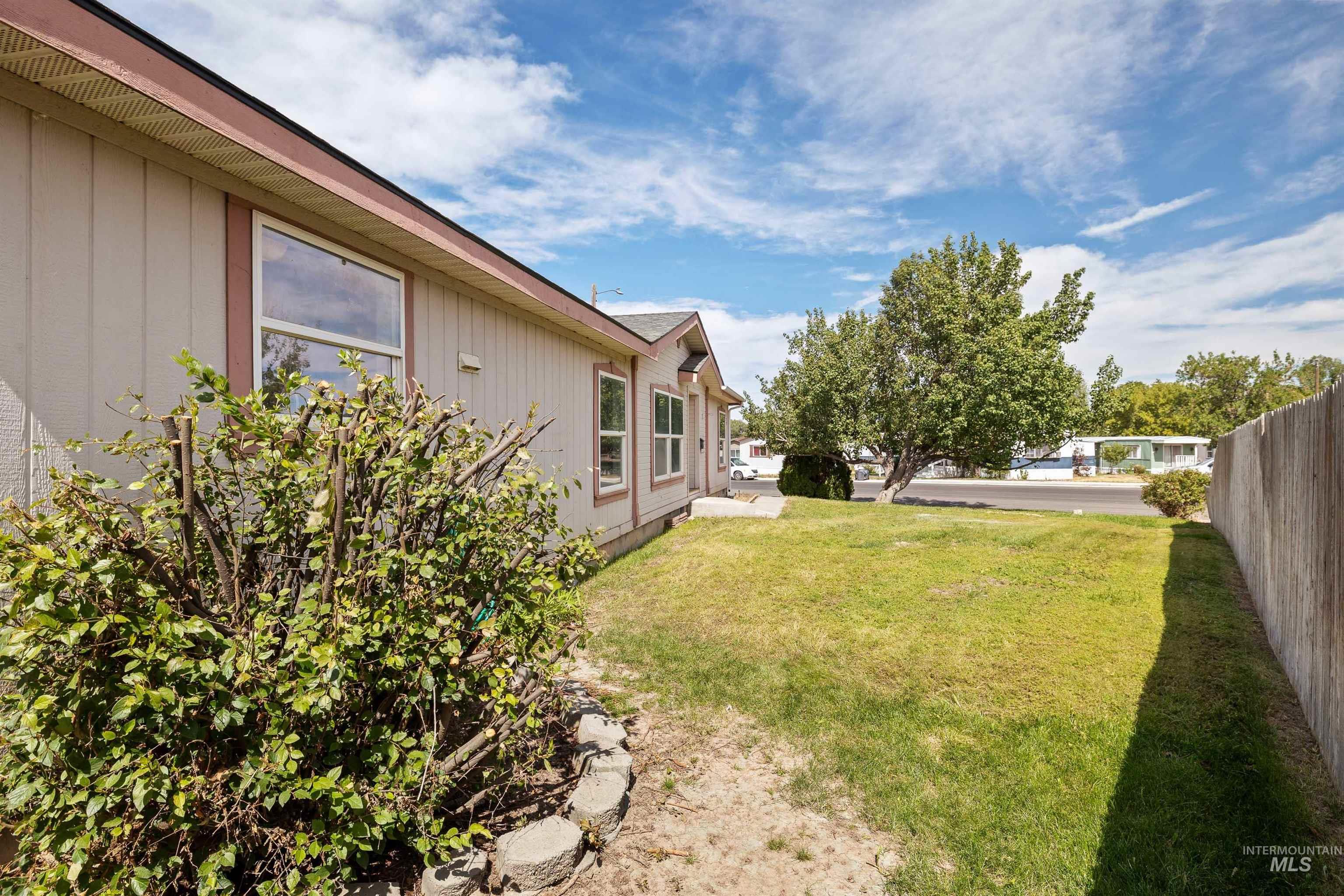 327 W Avenue I, Jerome, Idaho 83338, 3 Bedrooms, 2 Bathrooms, Residential For Sale, Price $334,900,MLS 98999495