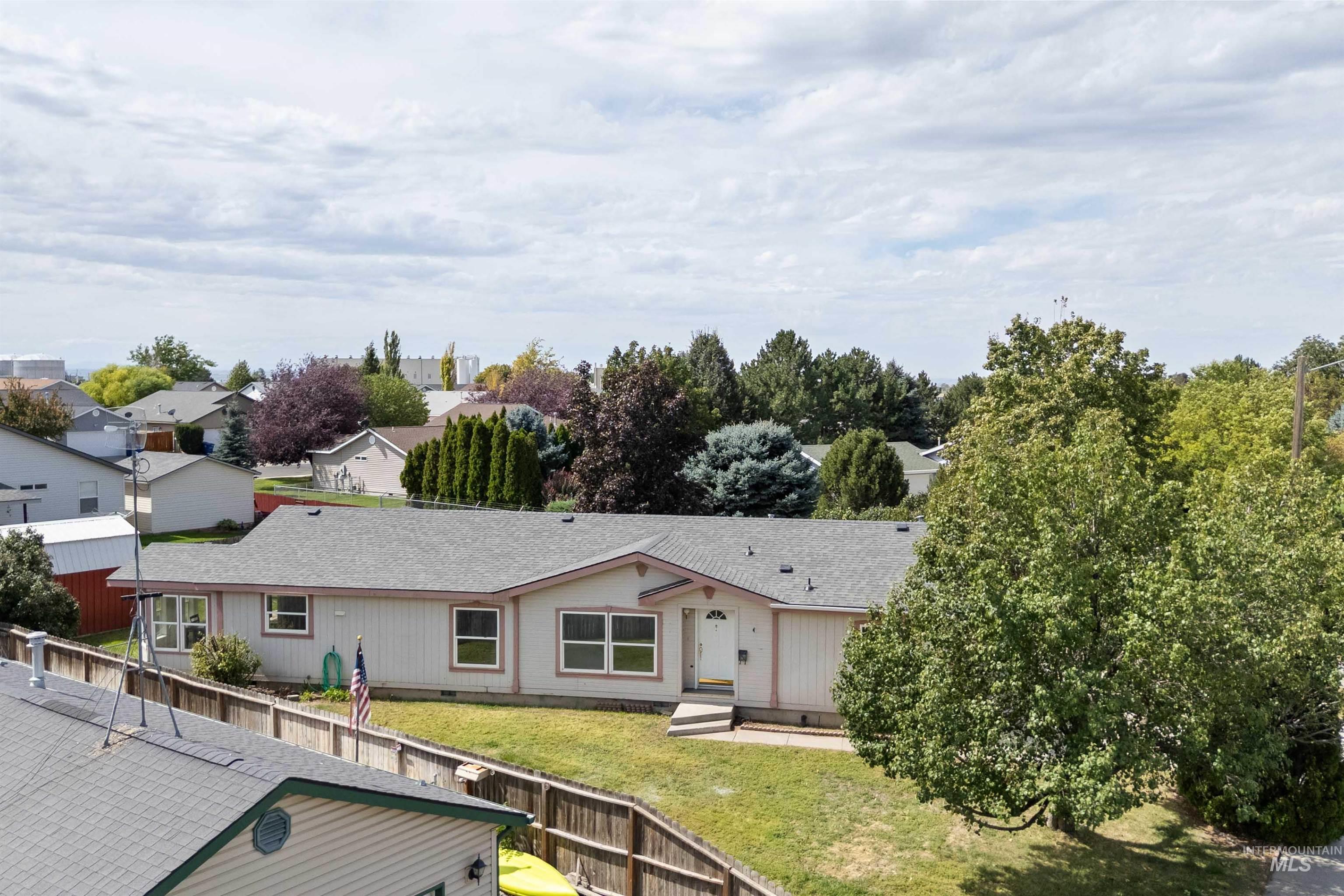 327 W Avenue I, Jerome, Idaho 83338, 3 Bedrooms, 2 Bathrooms, Residential For Sale, Price $334,900,MLS 98999495