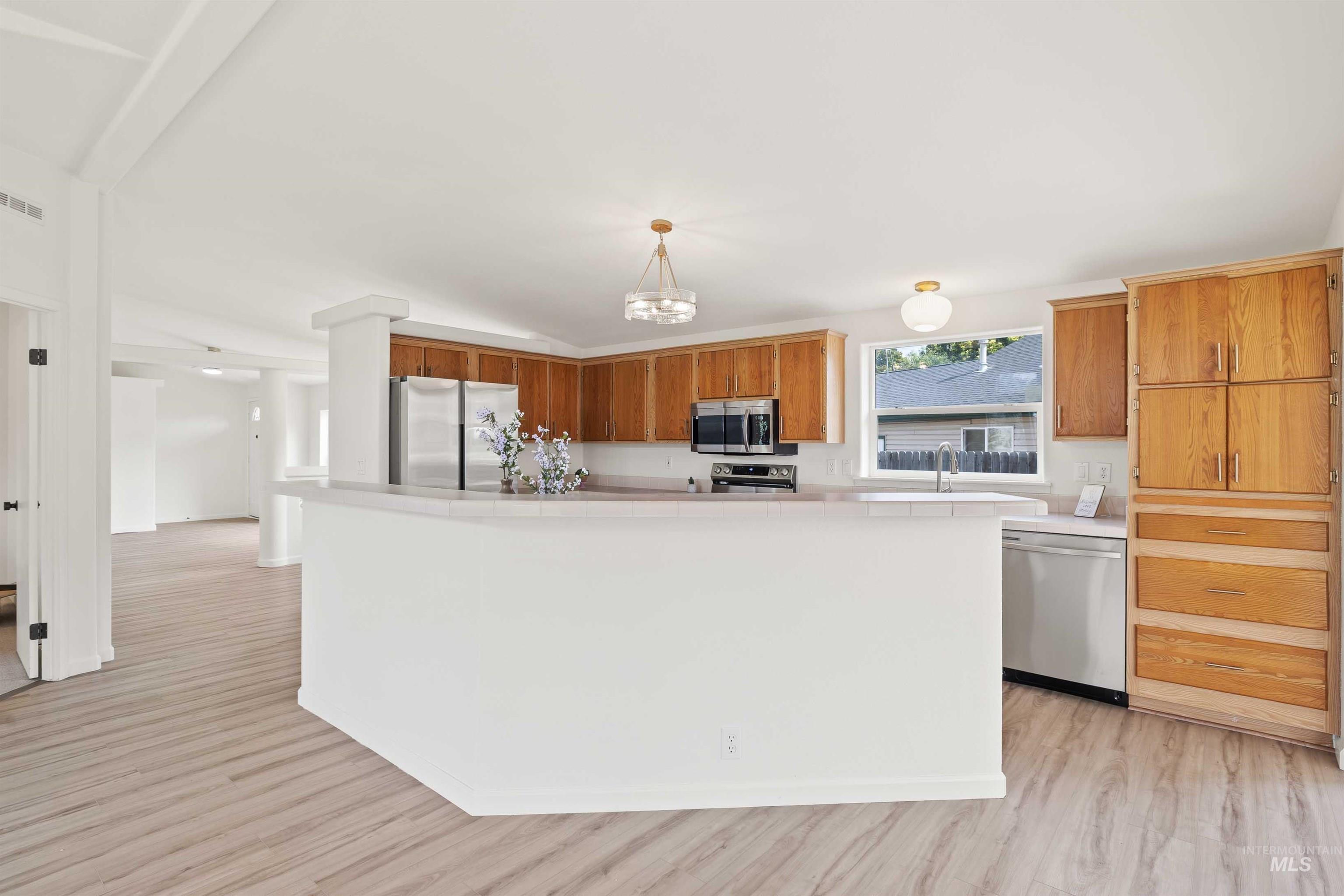 327 W Avenue I, Jerome, Idaho 83338, 3 Bedrooms, 2 Bathrooms, Residential For Sale, Price $334,900,MLS 98999495