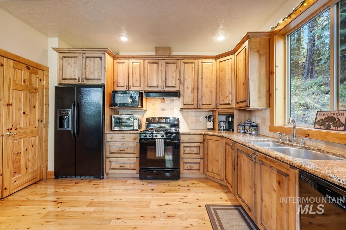 24 Landale Lane, Cascade, Idaho 83611, 4 Bedrooms, 3.5 Bathrooms, Residential For Sale, Price $1,200,000, 98999506