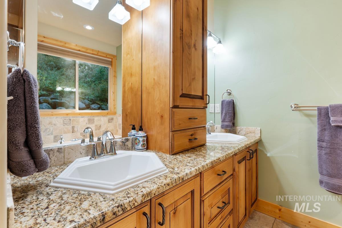 24 Landale Lane, Cascade, Idaho 83611, 4 Bedrooms, 3.5 Bathrooms, Residential For Sale, Price $1,200,000, 98999506