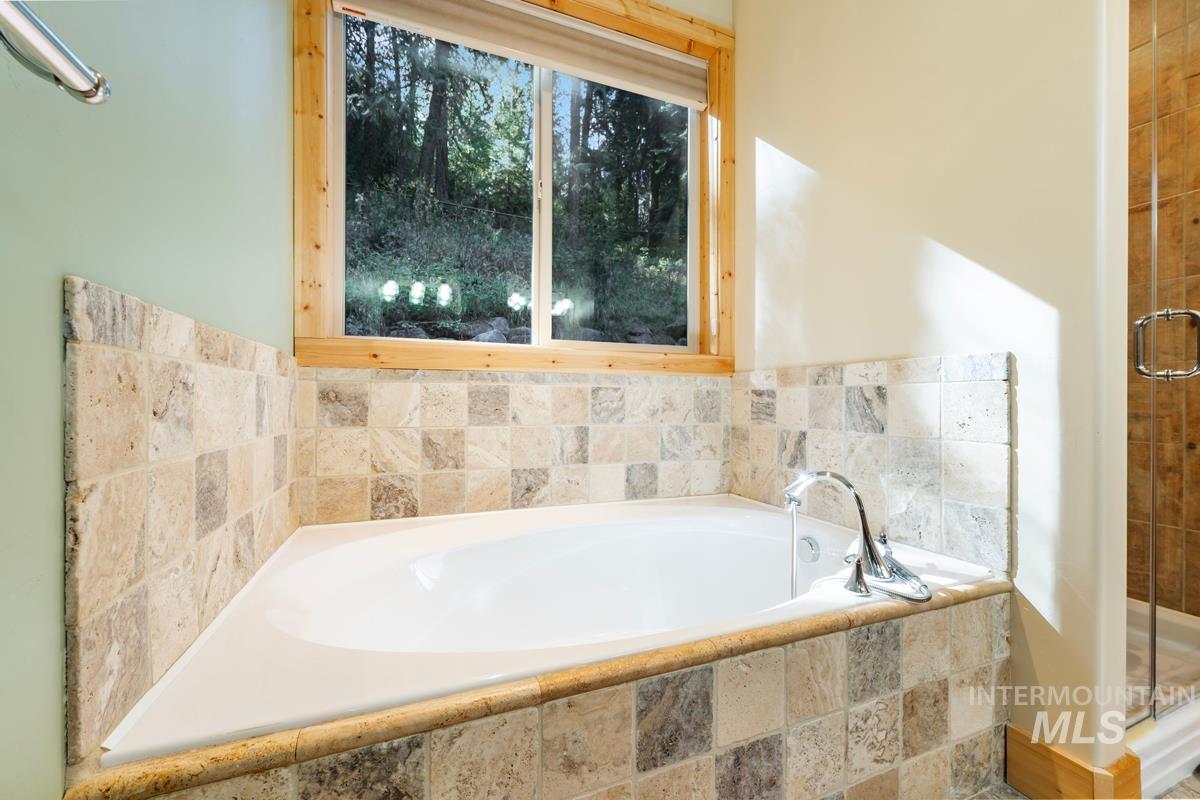 24 Landale Lane, Cascade, Idaho 83611, 4 Bedrooms, 3.5 Bathrooms, Residential For Sale, Price $1,200,000, 98999506