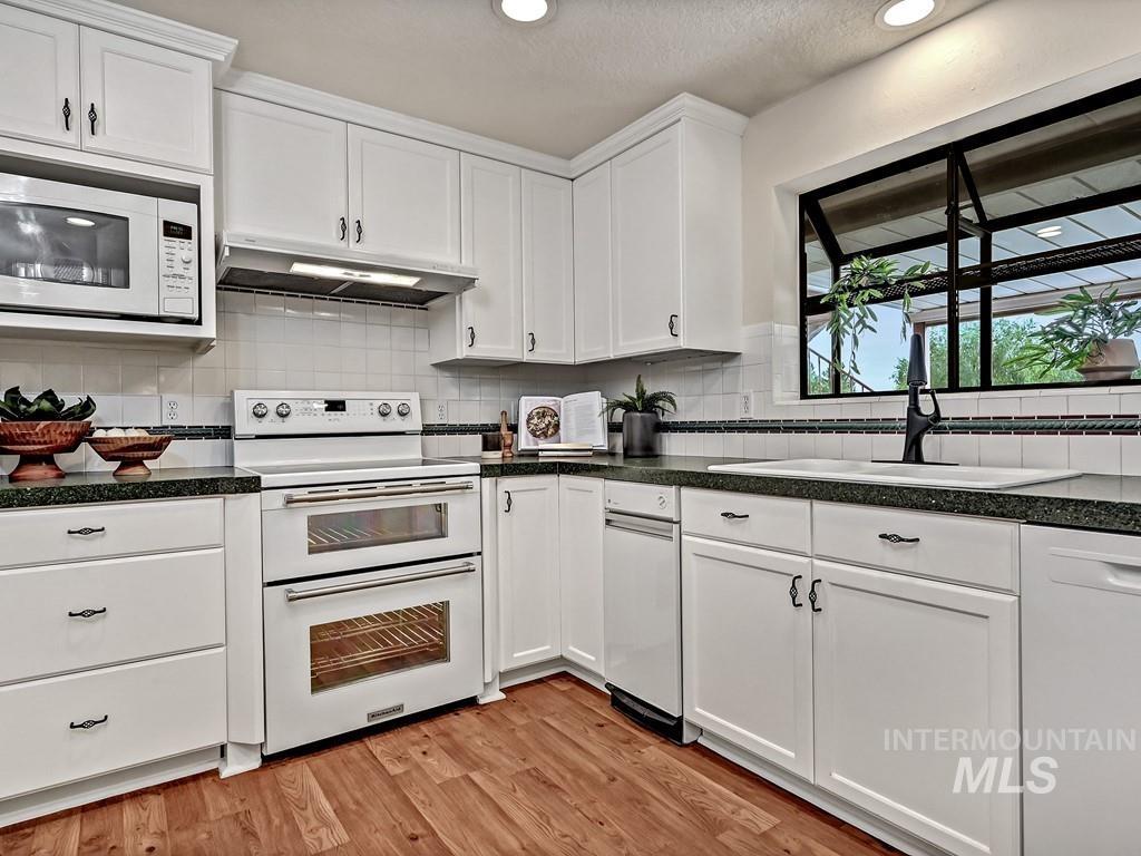 1945 S Mayflower, Boise, Idaho 83709, 5 Bedrooms, 3.5 Bathrooms, Residential For Sale, Price $969,900, 98999525