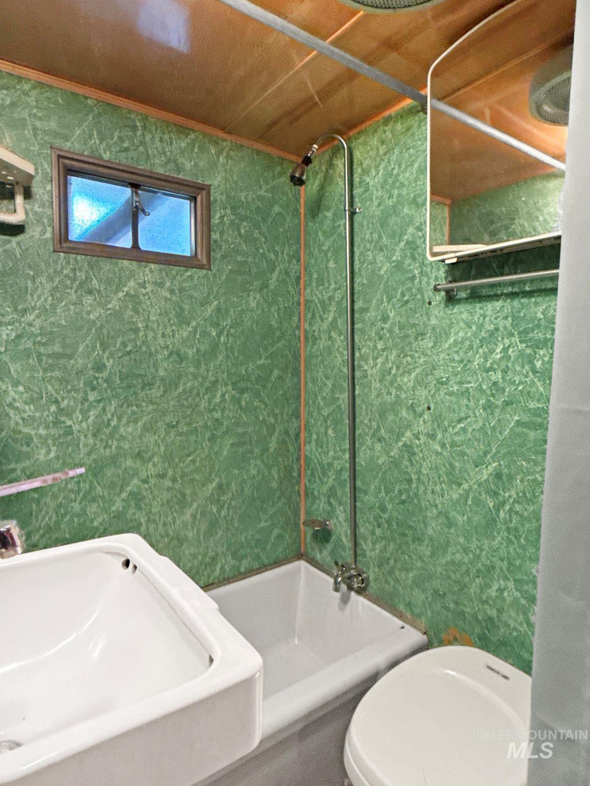 427 Doriann Drive, Cascade, Idaho 83611, 2 Bedrooms, 1 Bathroom, Residential For Sale, Price $149,000, 98999527