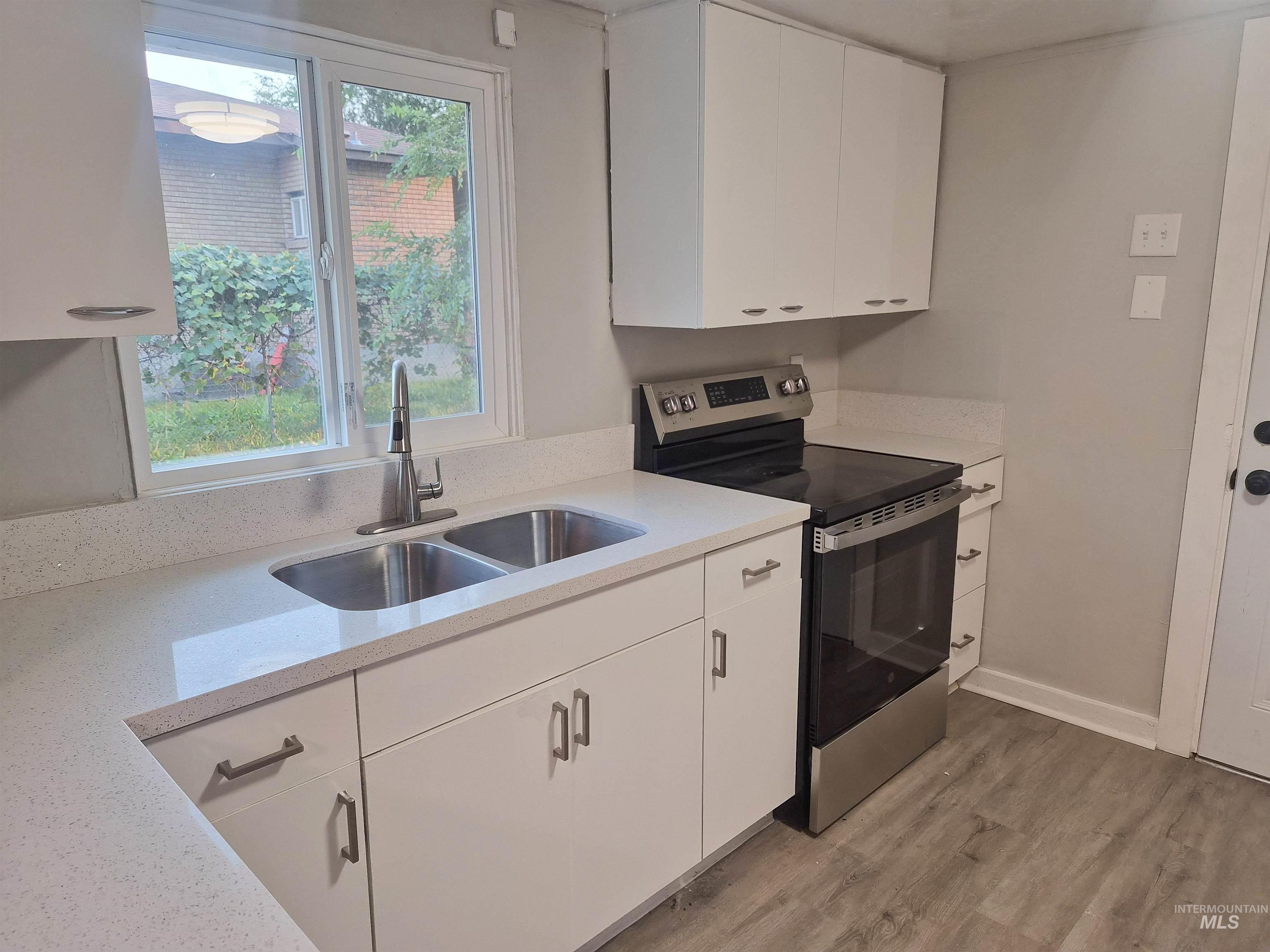 599 Jefferson St, Twin Falls, Idaho 83301, 2 Bedrooms, 1 Bathroom, Residential For Sale, Price $217,000,MLS 98999542
