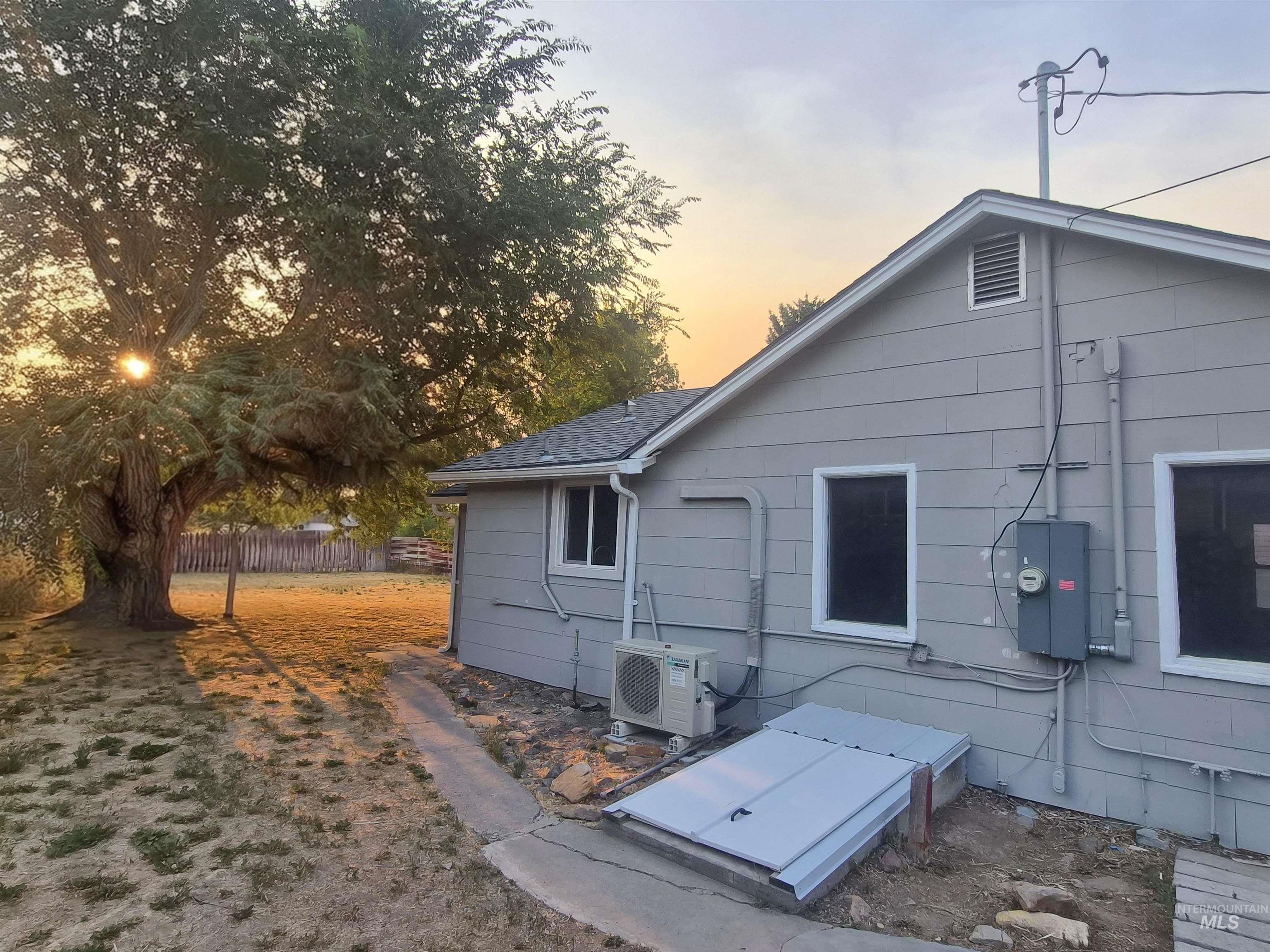 599 Jefferson St, Twin Falls, Idaho 83301, 2 Bedrooms, 1 Bathroom, Residential For Sale, Price $217,000,MLS 98999542