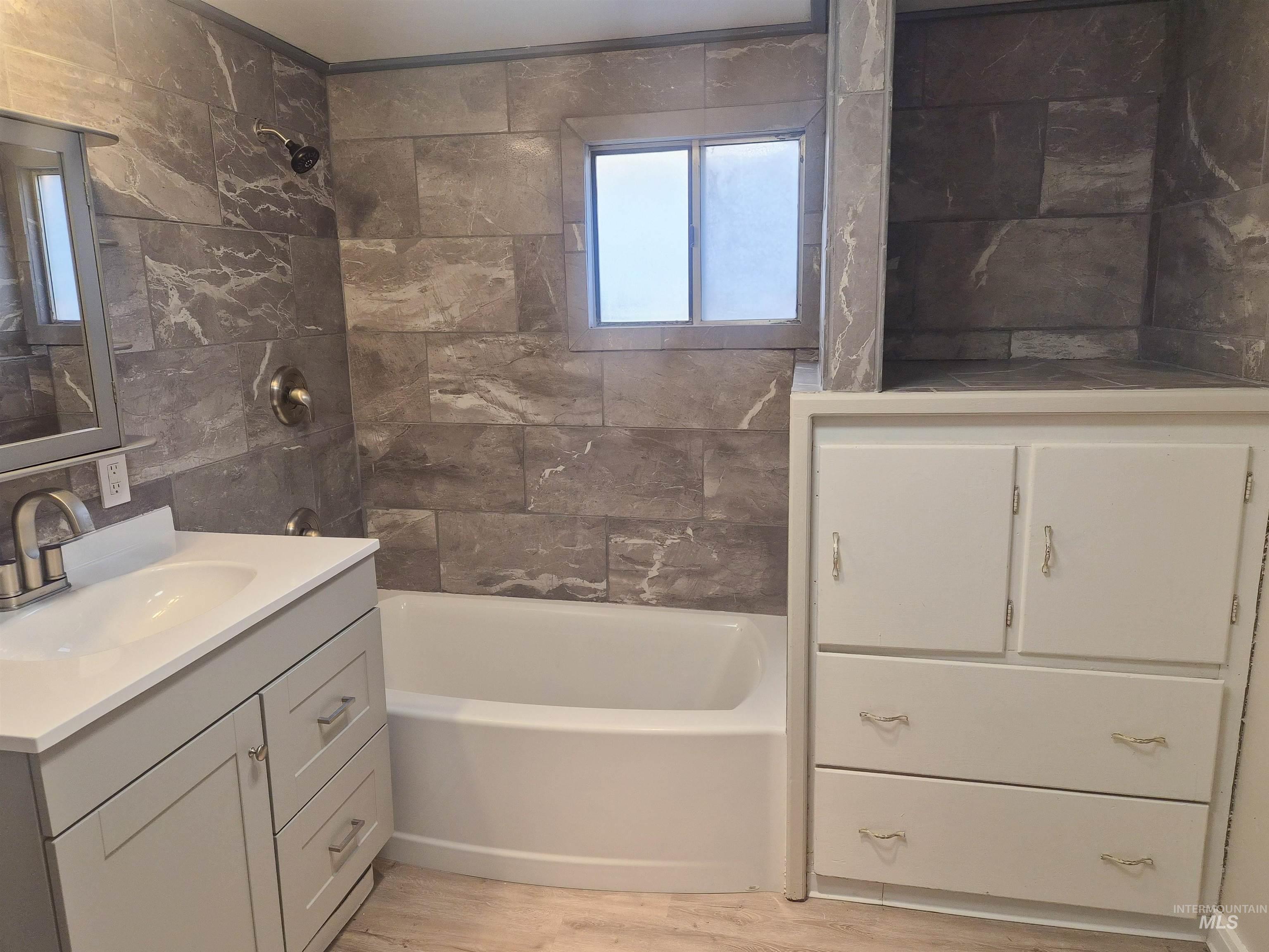 599 Jefferson St, Twin Falls, Idaho 83301, 2 Bedrooms, 1 Bathroom, Residential For Sale, Price $217,000,MLS 98999542