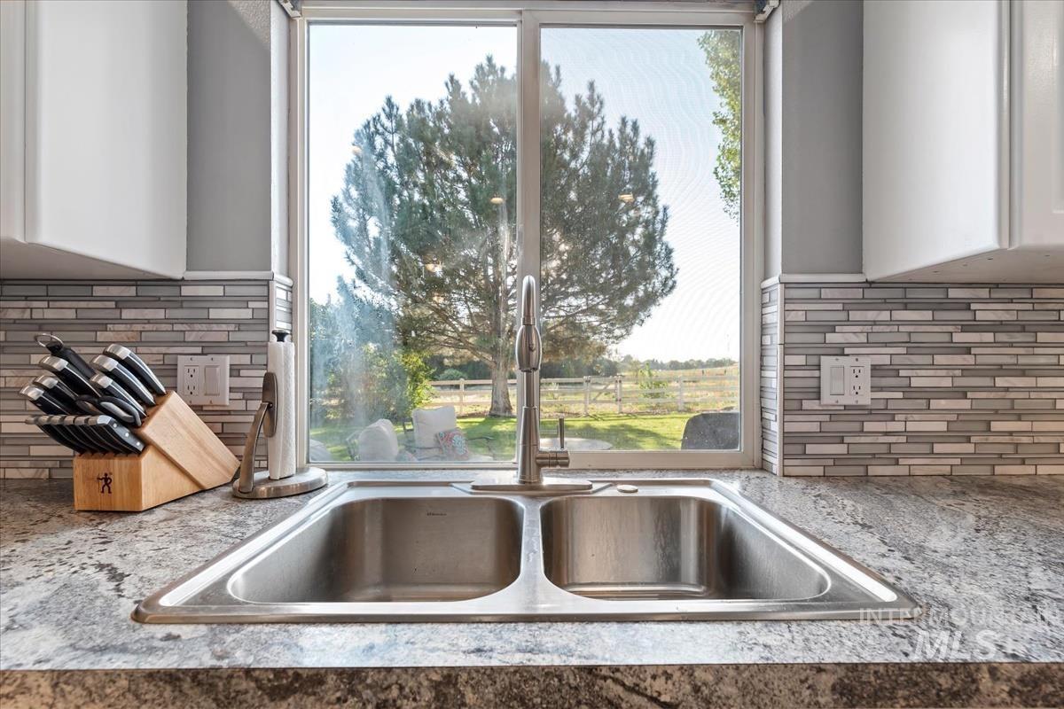 83 E Little Hawk Lane, Kuna, Idaho 83634, 5 Bedrooms, 3 Bathrooms, Residential For Sale, Price $1,225,000,MLS 98999546