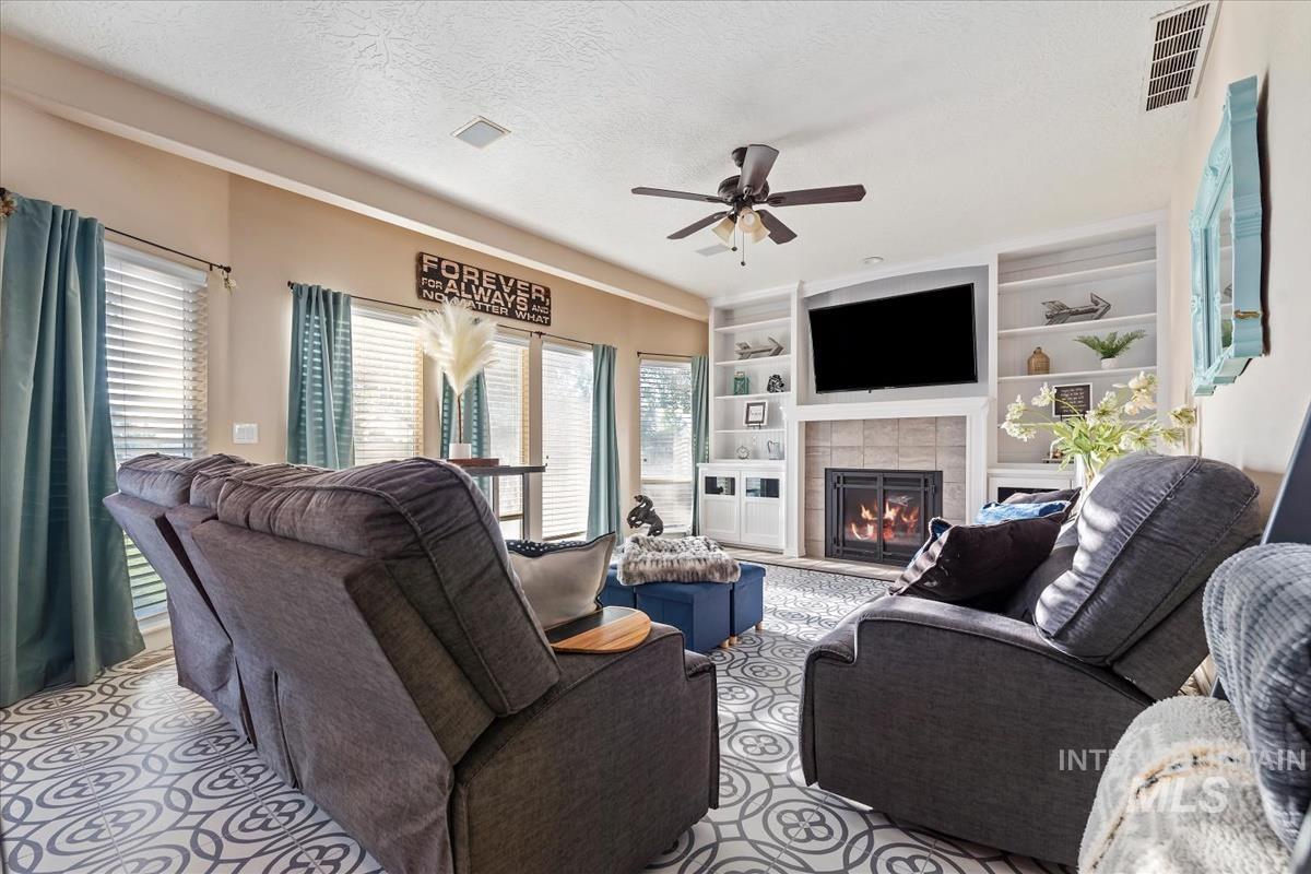 83 E Little Hawk Lane, Kuna, Idaho 83634, 5 Bedrooms, 3 Bathrooms, Residential For Sale, Price $1,225,000,MLS 98999546