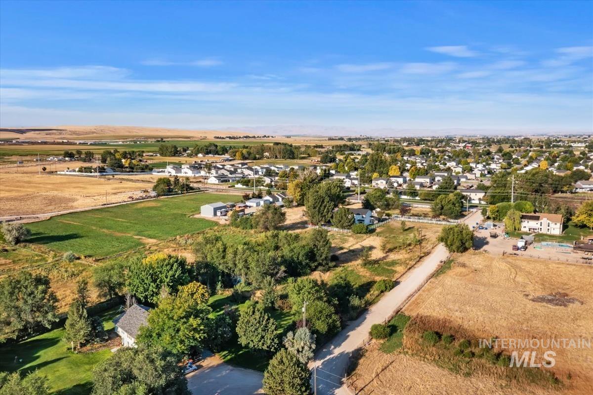 83 E Little Hawk Lane, Kuna, Idaho 83634, 5 Bedrooms, 3 Bathrooms, Residential For Sale, Price $1,225,000,MLS 98999546