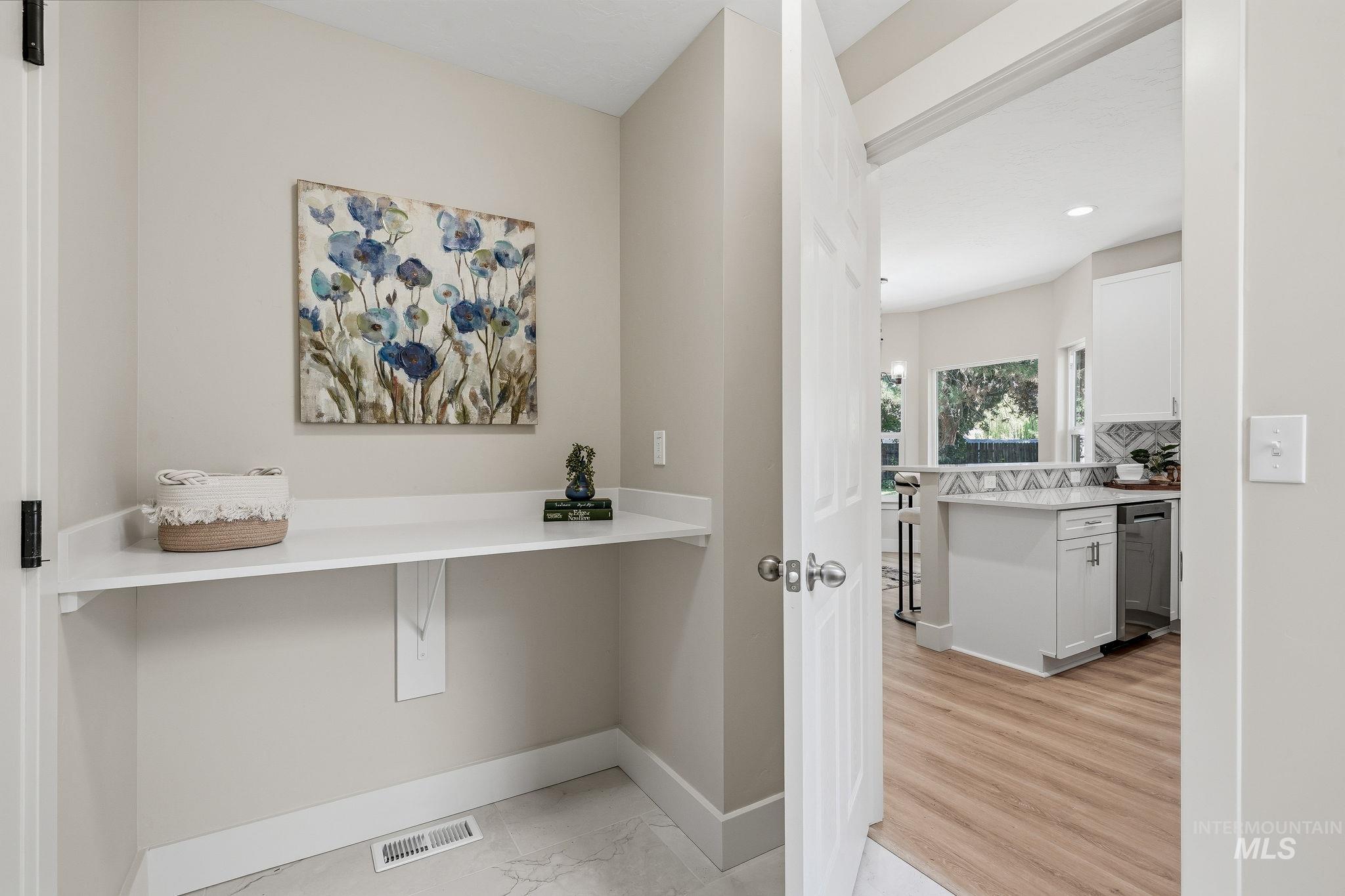 1054 N Carmen Ave, Boise, Idaho 83704, 3 Bedrooms, 2.5 Bathrooms, Residential For Sale, Price $529,900, 98999547