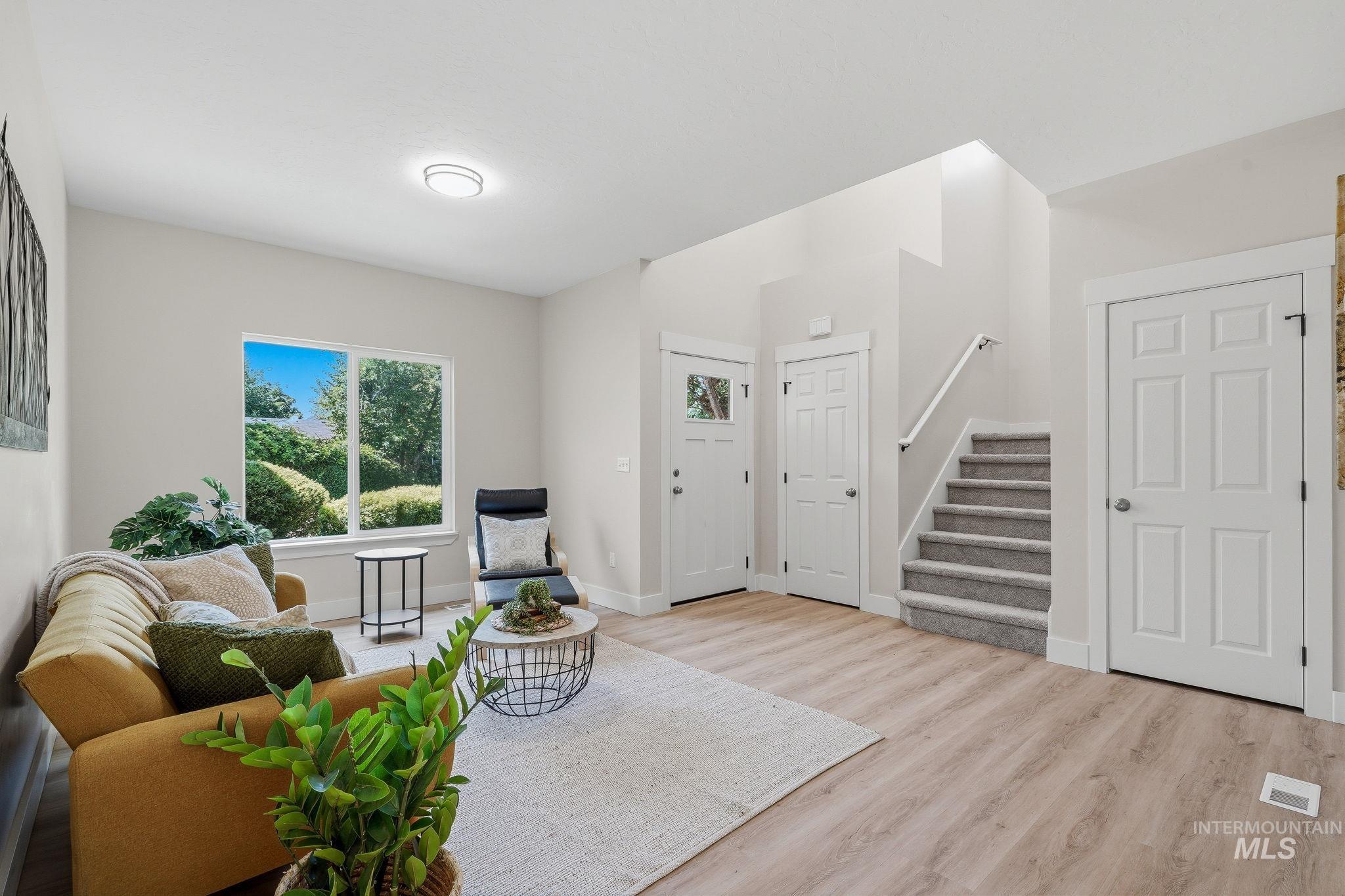 1054 N Carmen Ave, Boise, Idaho 83704, 3 Bedrooms, 2.5 Bathrooms, Residential For Sale, Price $529,900, 98999547