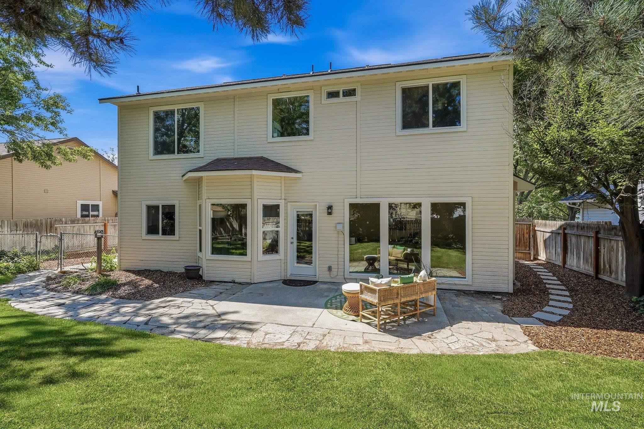 1054 N Carmen Ave, Boise, Idaho 83704, 3 Bedrooms, 2.5 Bathrooms, Residential For Sale, Price $529,900, 98999547