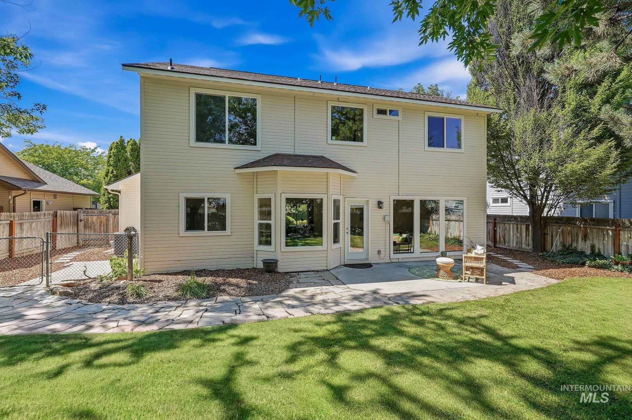 1054 N Carmen Ave, Boise, Idaho 83704, 3 Bedrooms, 2.5 Bathrooms, Residential For Sale, Price $529,900, 98999547