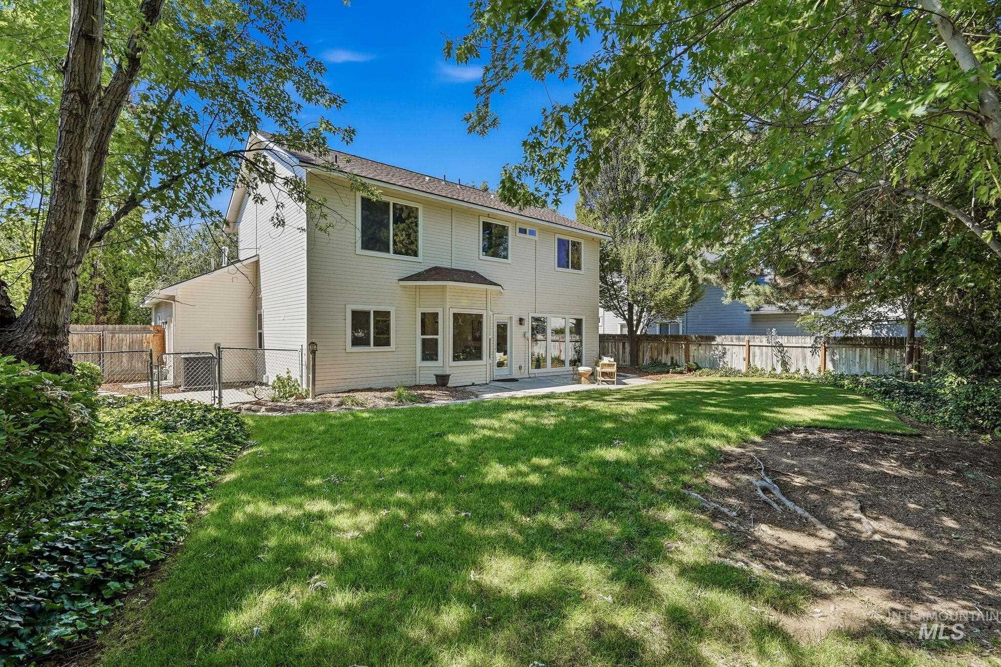 1054 N Carmen Ave, Boise, Idaho 83704, 3 Bedrooms, 2.5 Bathrooms, Residential For Sale, Price $529,900, 98999547