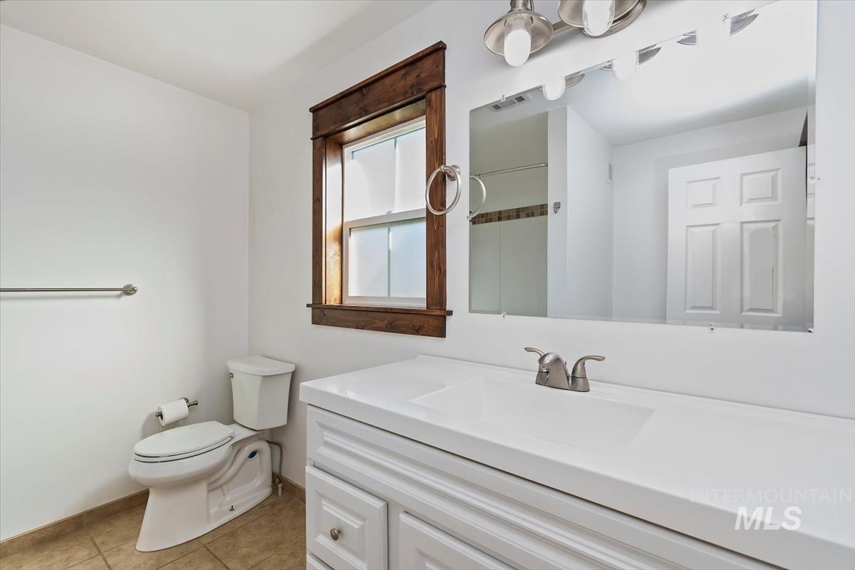 201 W 1st Street, Emmett, Idaho 83617, 2 Bedrooms, 1 Bathroom, Residential Income For Sale, Price $484,900,MLS 98999548