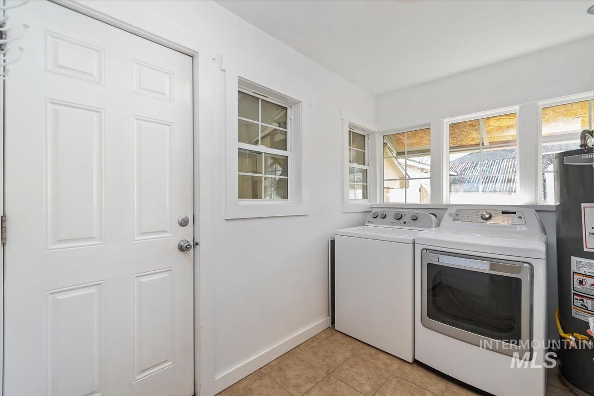 201 W 1st Street, Emmett, Idaho 83617, 2 Bedrooms, 1 Bathroom, Residential Income For Sale, Price $484,900,MLS 98999548