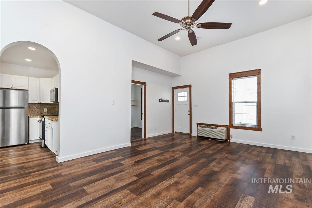 201 W 1st Street, Emmett, Idaho 83617, 2 Bedrooms, 1 Bathroom, Residential Income For Sale, Price $484,900,MLS 98999548