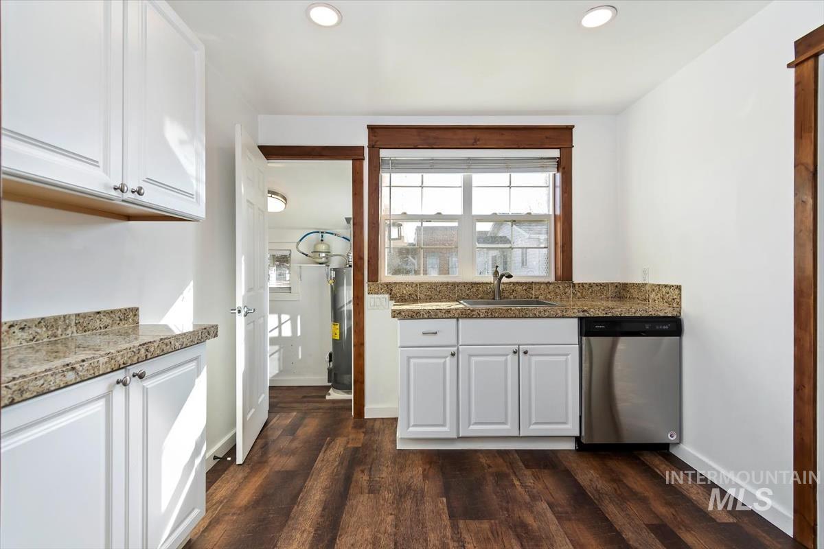 201 W 1st Street, Emmett, Idaho 83617, 2 Bedrooms, 1 Bathroom, Residential Income For Sale, Price $484,900,MLS 98999548
