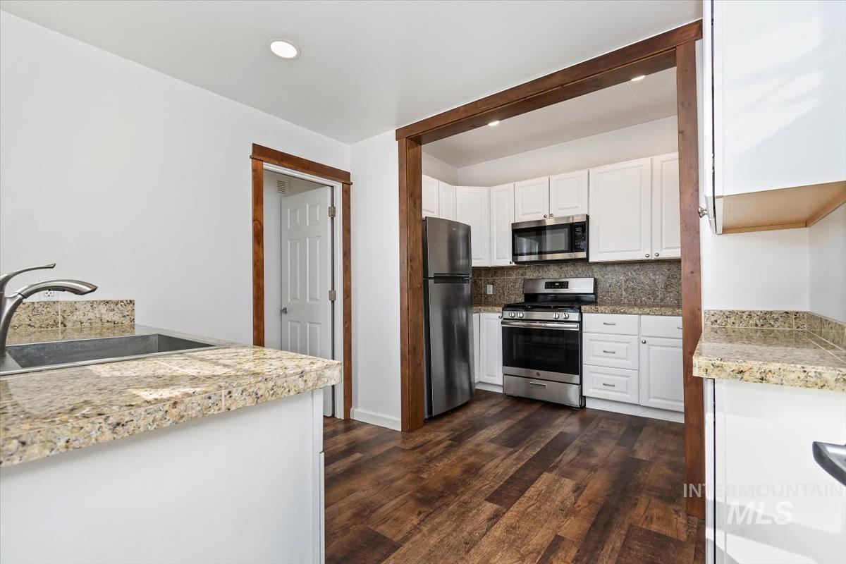 201 W 1st Street, Emmett, Idaho 83617, 2 Bedrooms, 1 Bathroom, Residential Income For Sale, Price $484,900,MLS 98999548