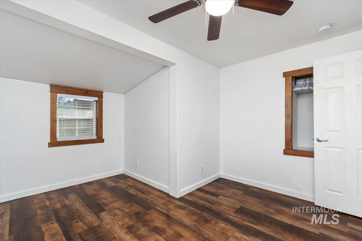 201 W 1st Street, Emmett, Idaho 83617, 2 Bedrooms, 1 Bathroom, Residential Income For Sale, Price $484,900,MLS 98999548