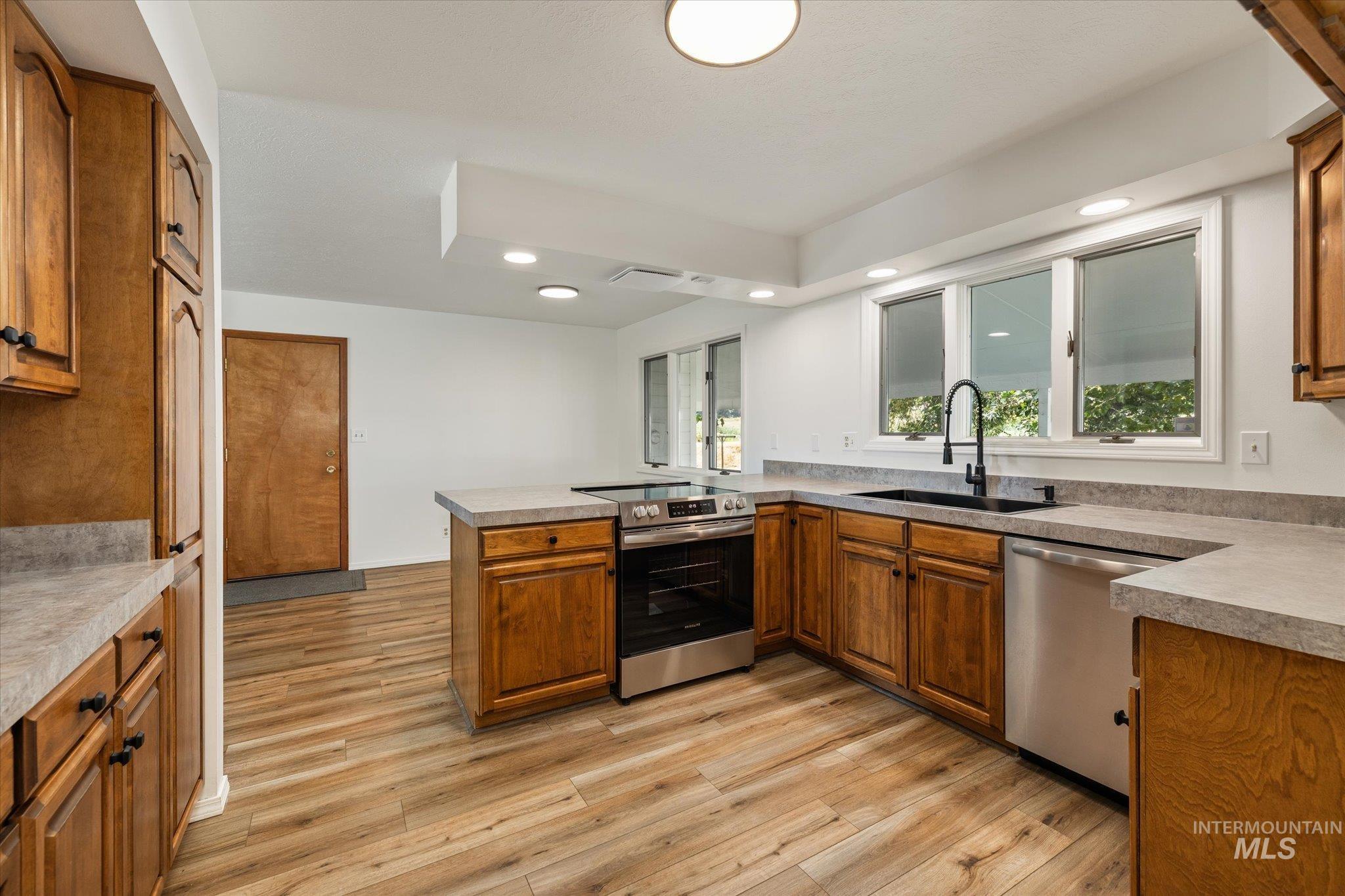 3733 Little Rock Rd, Emmett, Idaho 83617, 3 Bedrooms, 2.5 Bathrooms, Residential For Sale, Price $789,000,MLS 98999549