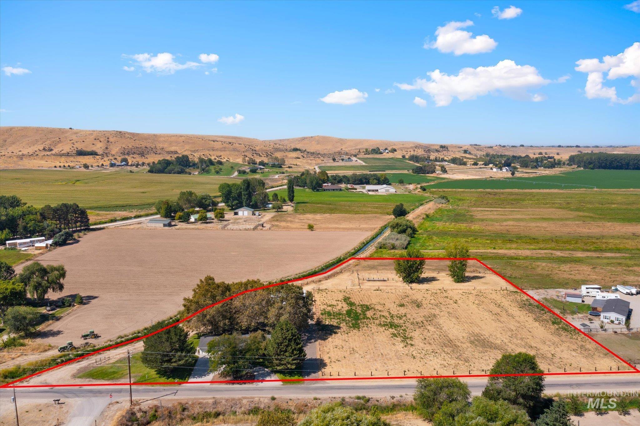 3733 Little Rock Rd, Emmett, Idaho 83617, 3 Bedrooms, 2.5 Bathrooms, Residential For Sale, Price $789,000,MLS 98999549