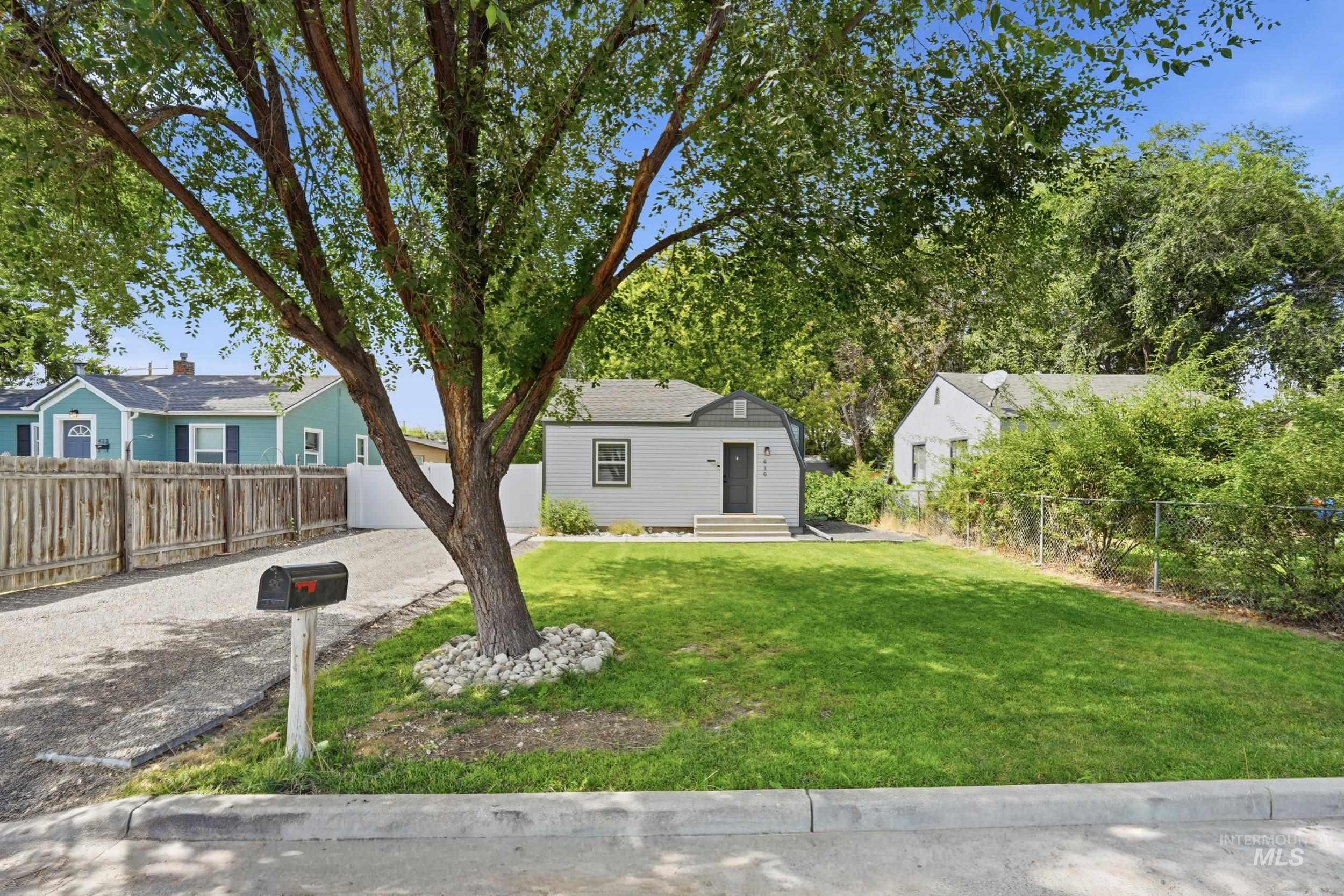 419 S Locust St., Nampa, Idaho 83686, 3 Bedrooms, 2.5 Bathrooms, Residential For Sale, Price $359,900, 98999556