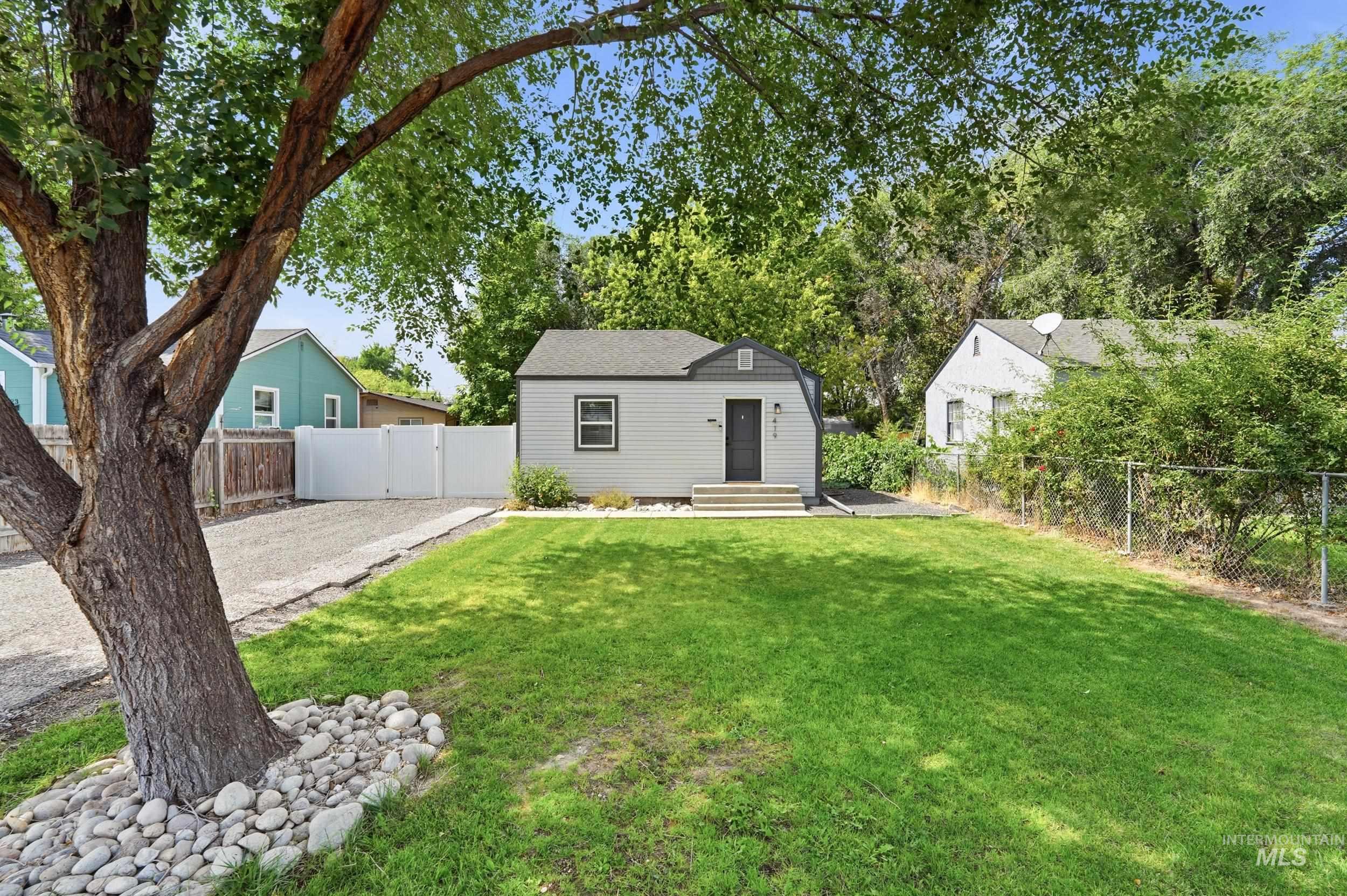419 S Locust St., Nampa, Idaho 83686, 3 Bedrooms, 2.5 Bathrooms, Residential For Sale, Price $359,900, 98999556