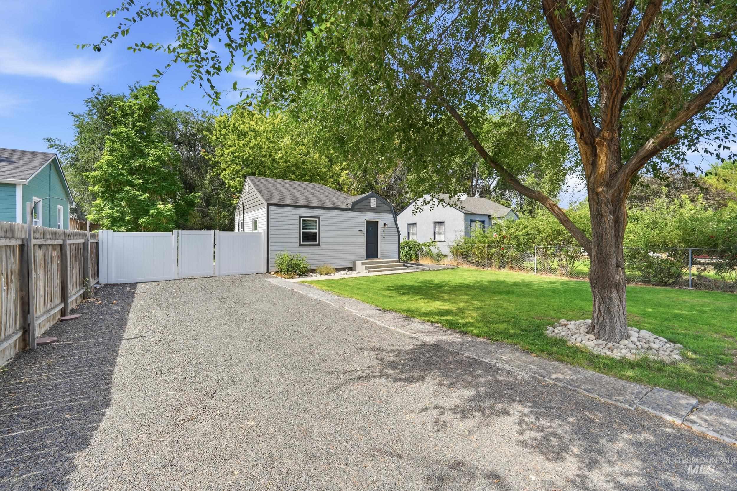 419 S Locust St., Nampa, Idaho 83686, 3 Bedrooms, 2.5 Bathrooms, Residential For Sale, Price $359,900, 98999556