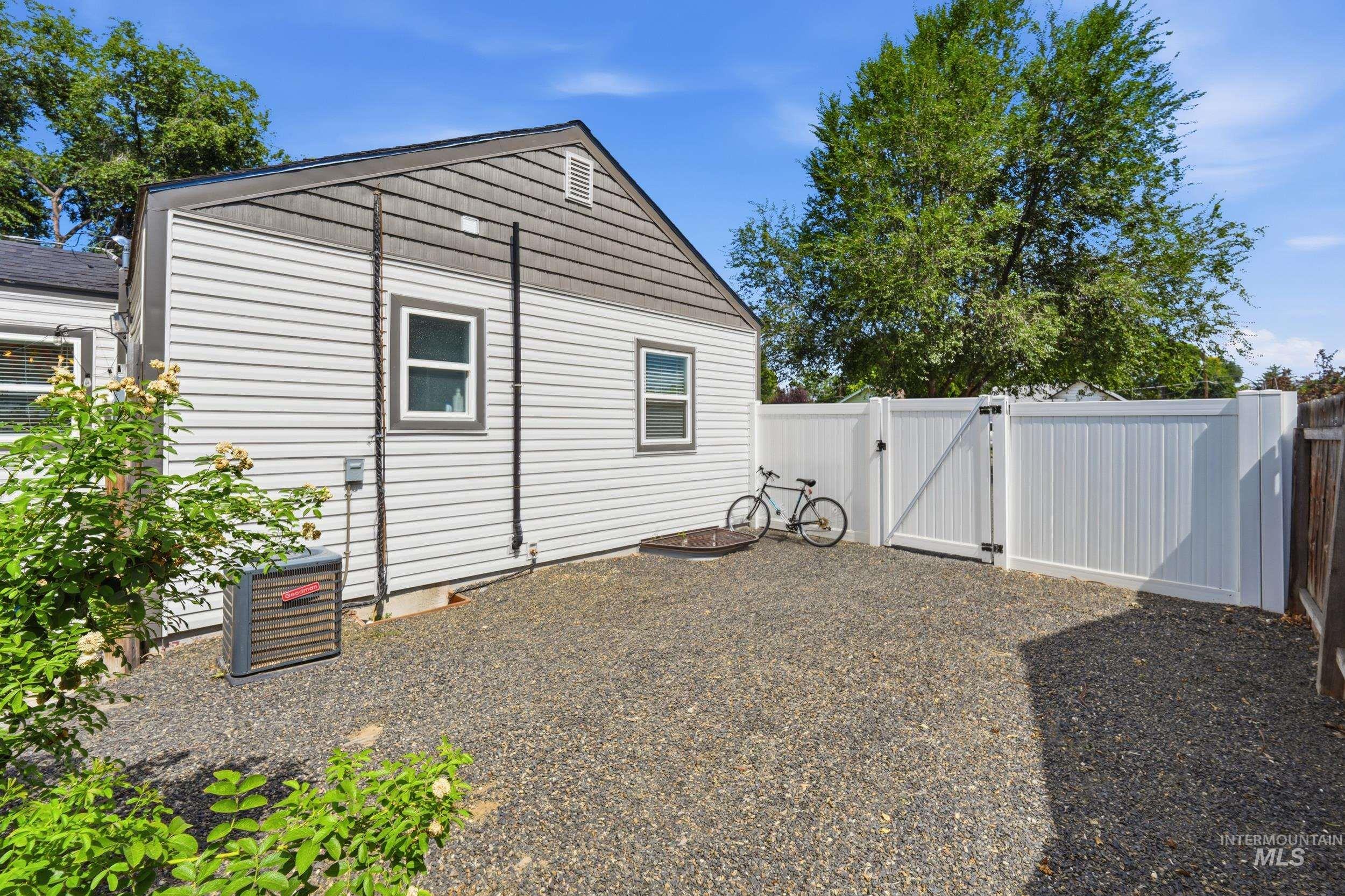419 S Locust St., Nampa, Idaho 83686, 3 Bedrooms, 2.5 Bathrooms, Residential For Sale, Price $359,900, 98999556