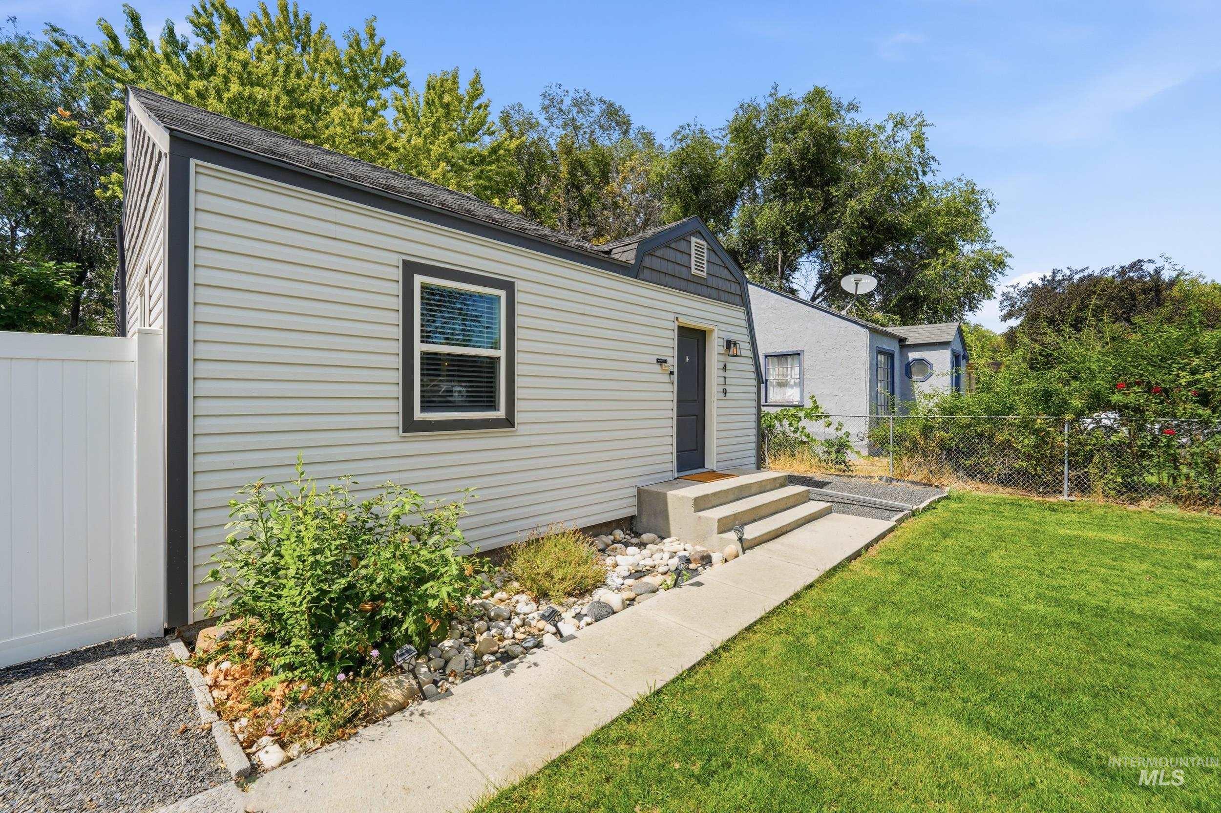 419 S Locust St., Nampa, Idaho 83686, 3 Bedrooms, 2.5 Bathrooms, Residential For Sale, Price $359,900, 98999556