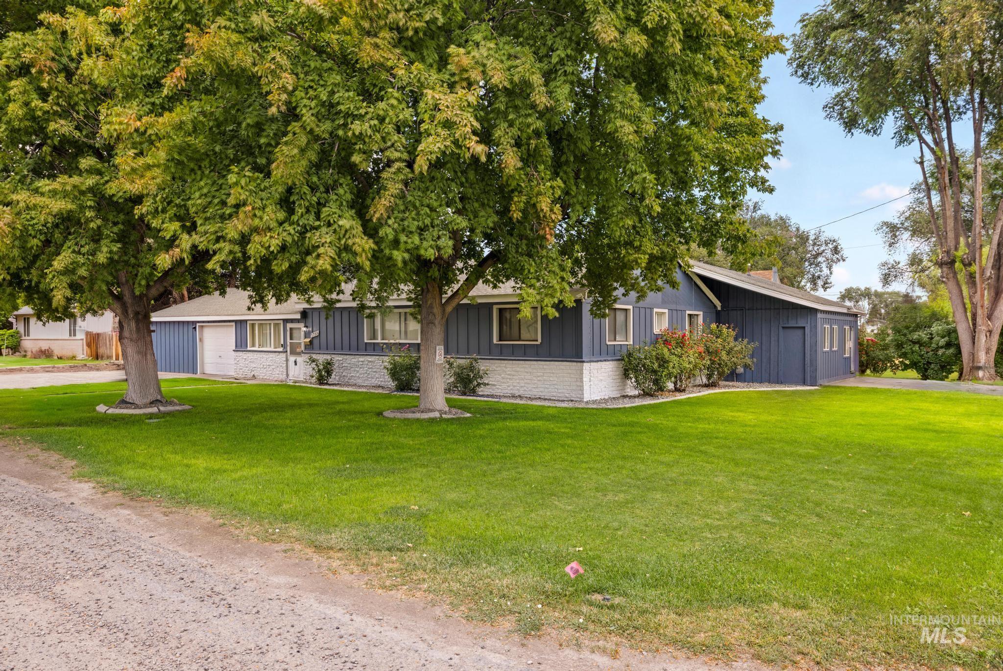1755 2nd Ave E, Twin Falls, Idaho 83301, 3 Bedrooms, 2 Bathrooms, Residential For Sale, Price $325,000,MLS 98999557