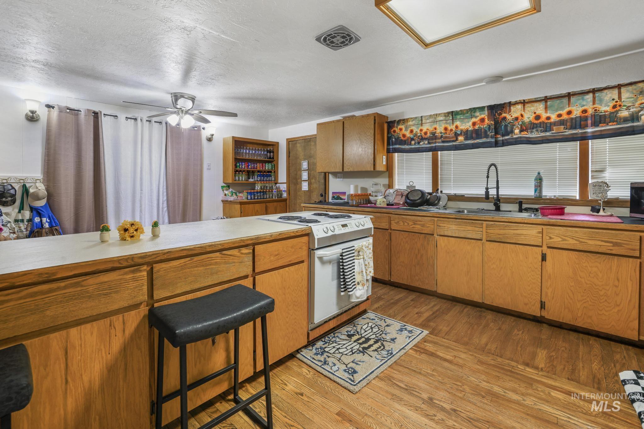1755 2nd Ave E, Twin Falls, Idaho 83301, 3 Bedrooms, 2 Bathrooms, Residential For Sale, Price $325,000,MLS 98999557